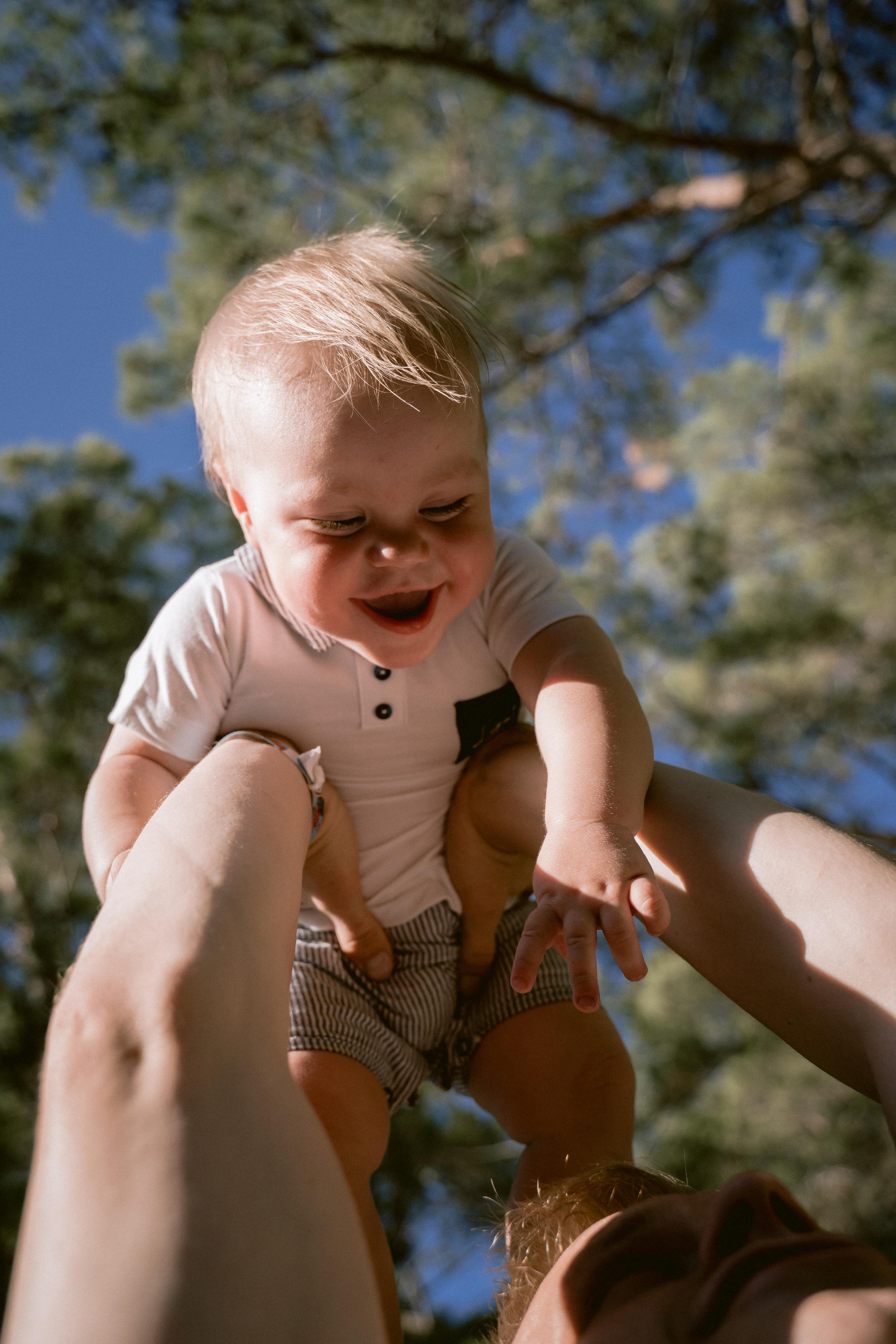 Sour strawberries in Phaselis. Kemer. Wedding & Documentary Photographer based in Nuremberg — available across Europe & Turkey | Vitalii Nasonov