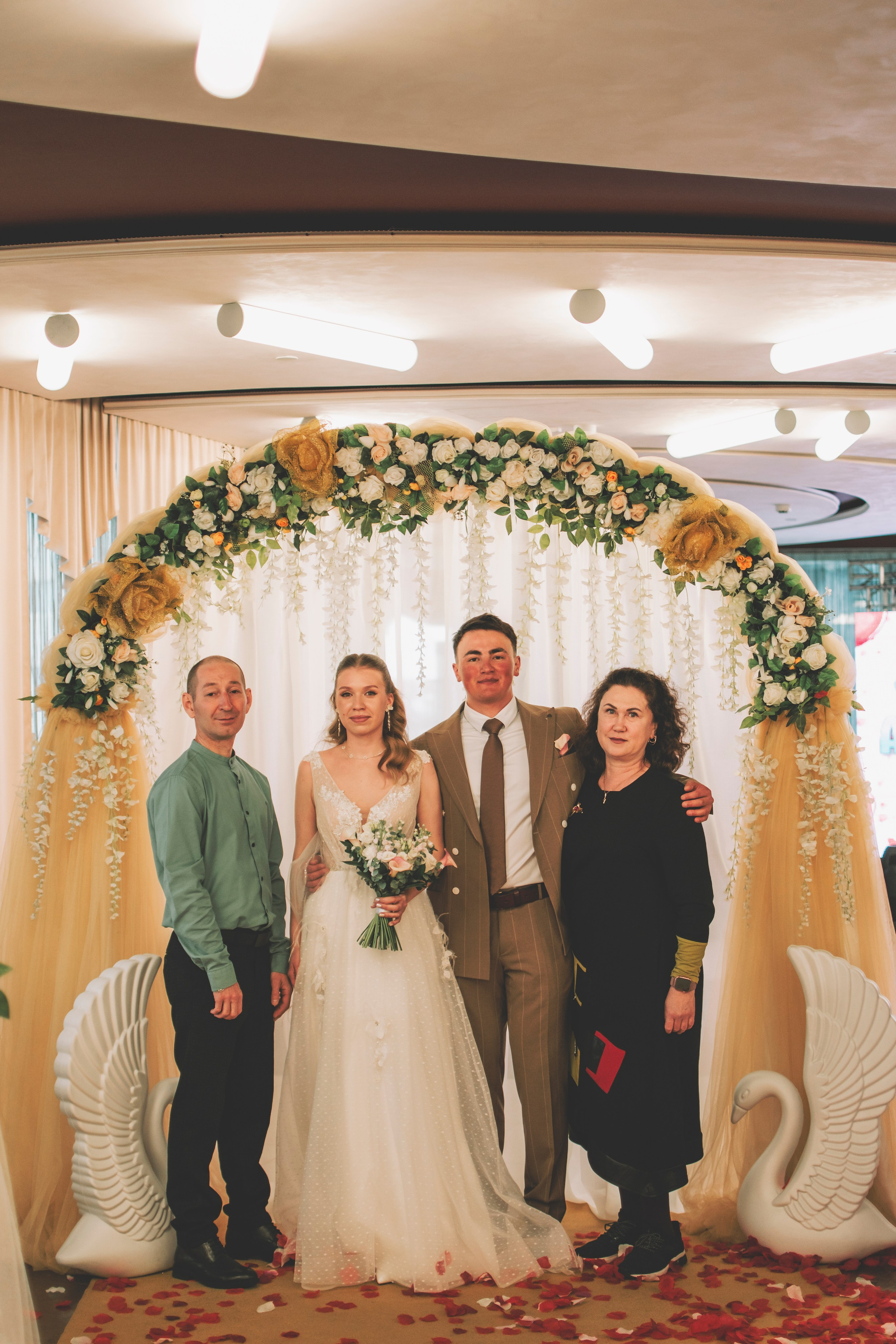 Альберт и Анастасия (Студийная фотосессия, роспись в ДК Нефтяник + фотосессия с гостями). Семейный и свадебный фотограф Губкинский и Ставрополь