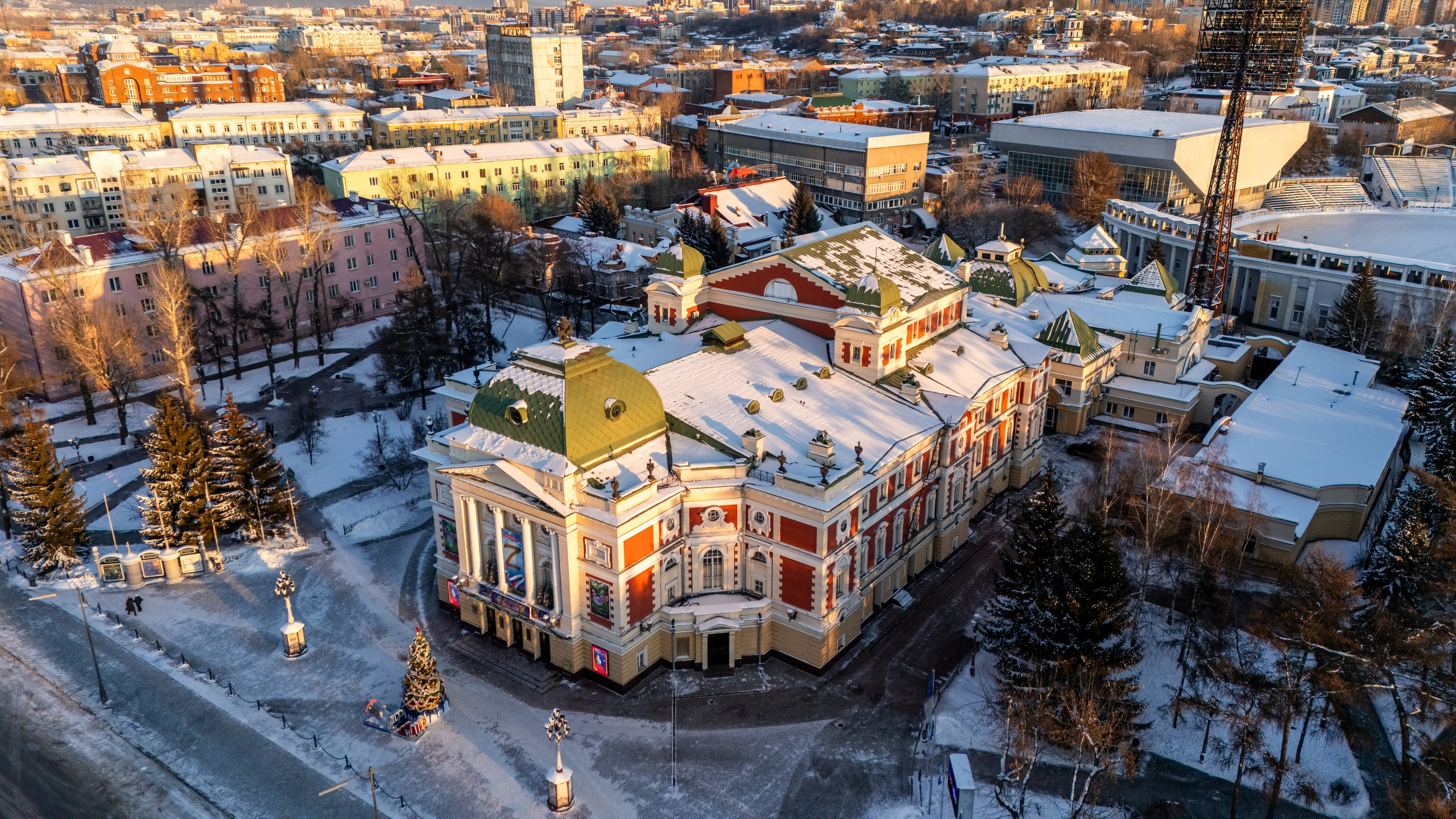 Архитектура города. Фотограф, видеограф и пилот дрона на Байкале