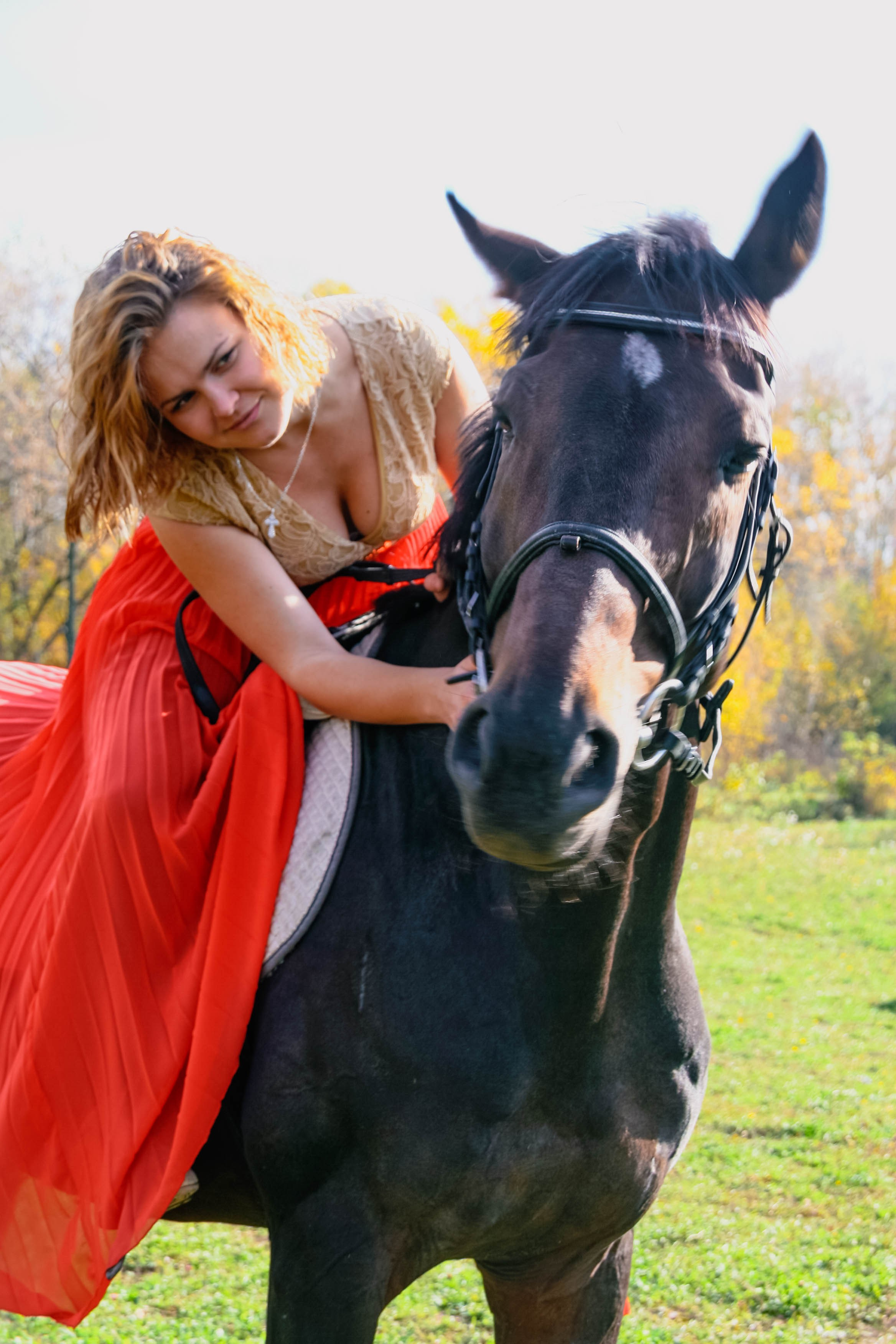 Алёна и Даша на лошади. Фотограф Пермь. Фотосессия в фотостудии Перми и на свежем воздухе