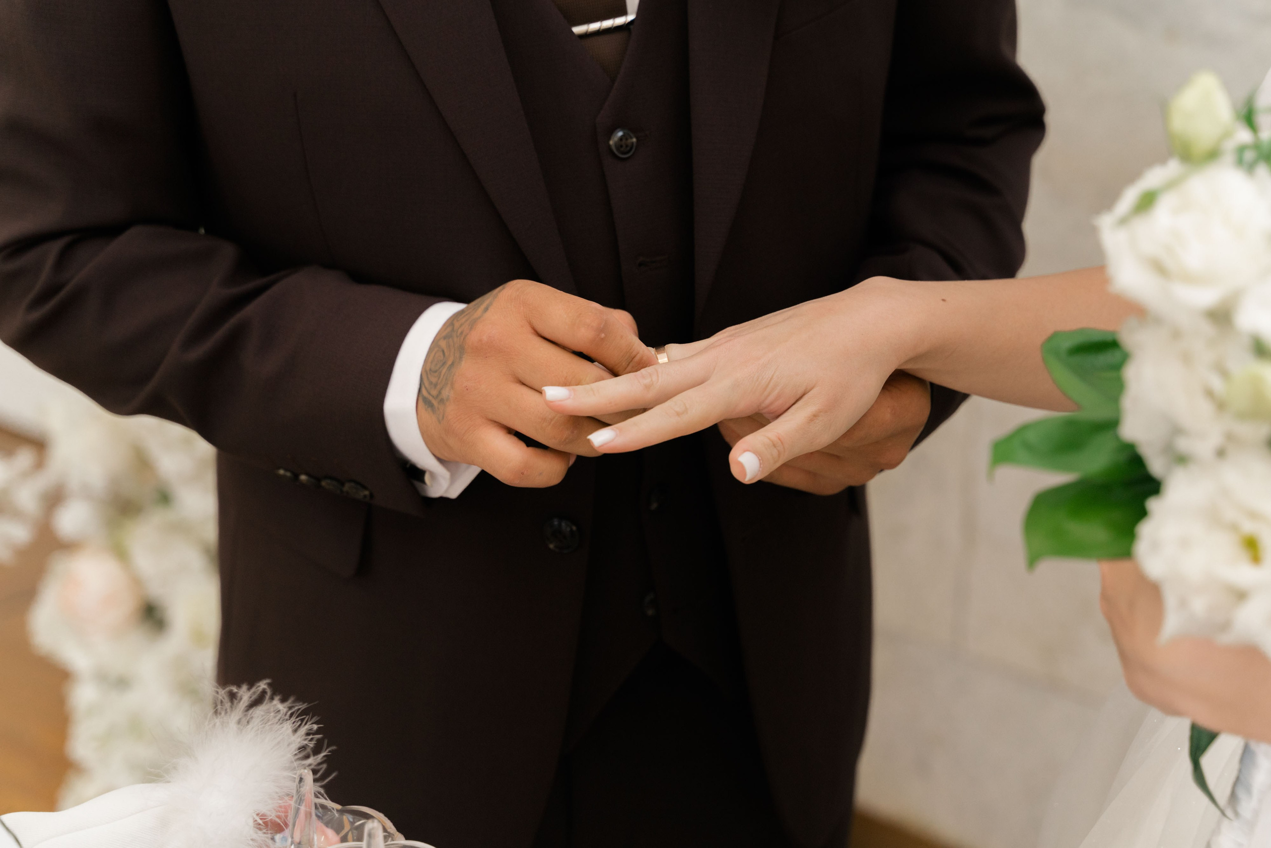 обмен кольцами во время росписи в  Кировском ЗАГСе Ростов на&nbsp;Дону