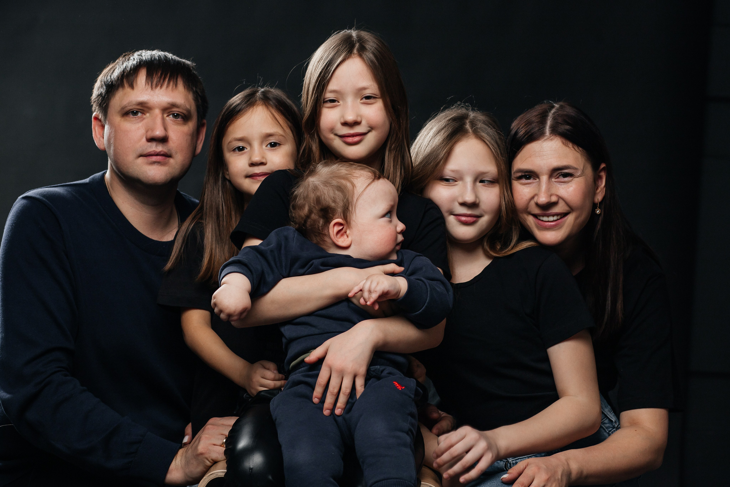 Семья Алены. Фотограф в Иркутске Анастасия Кись. Студийная фотосессия беременности в тканях Иркутск. Семейная фотосессия, ПОРТРЕТ «ПОКОЛЕНИЕ»