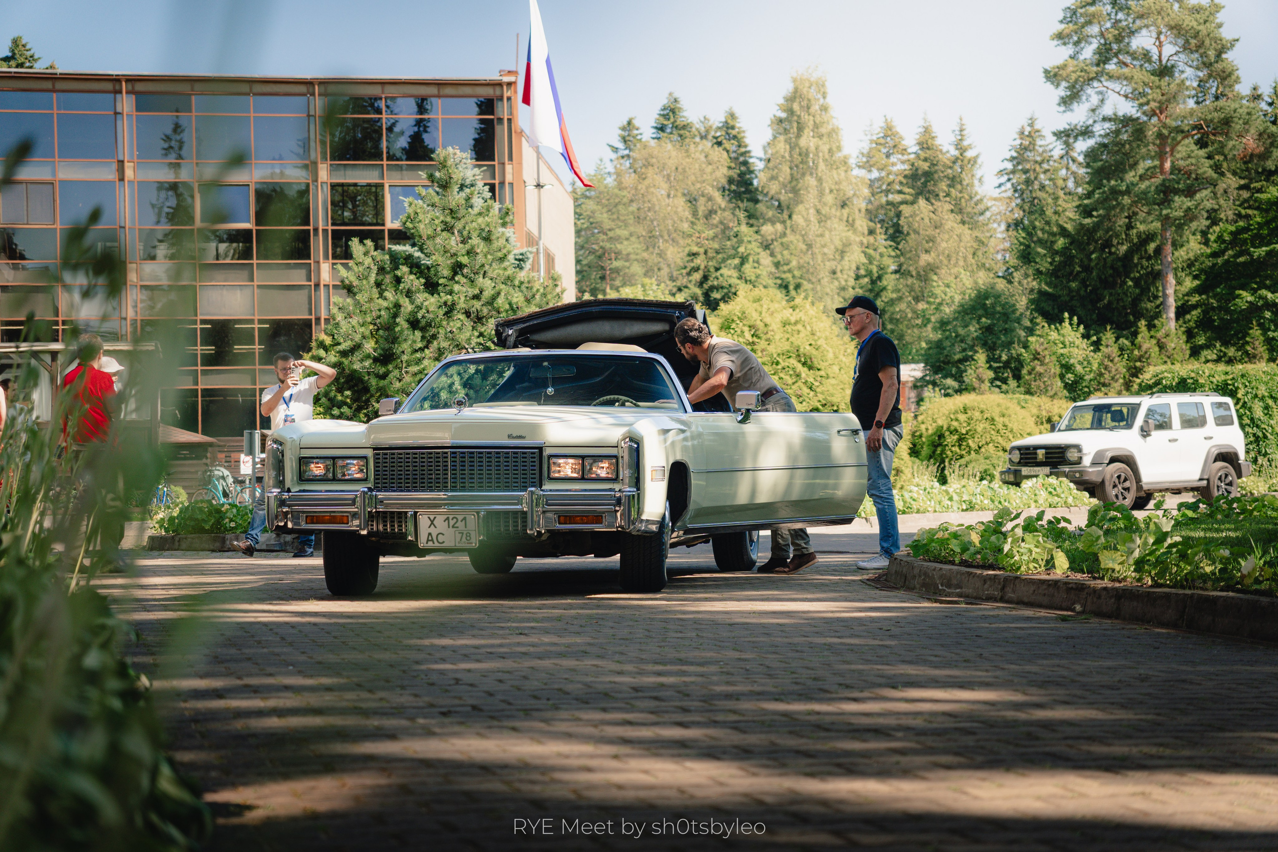 Масштабный летний фестиваль RYE Meet — встреча клуба любителей автомобилей старше 25-лет. Автомобильный фотограф Антон Цырулев