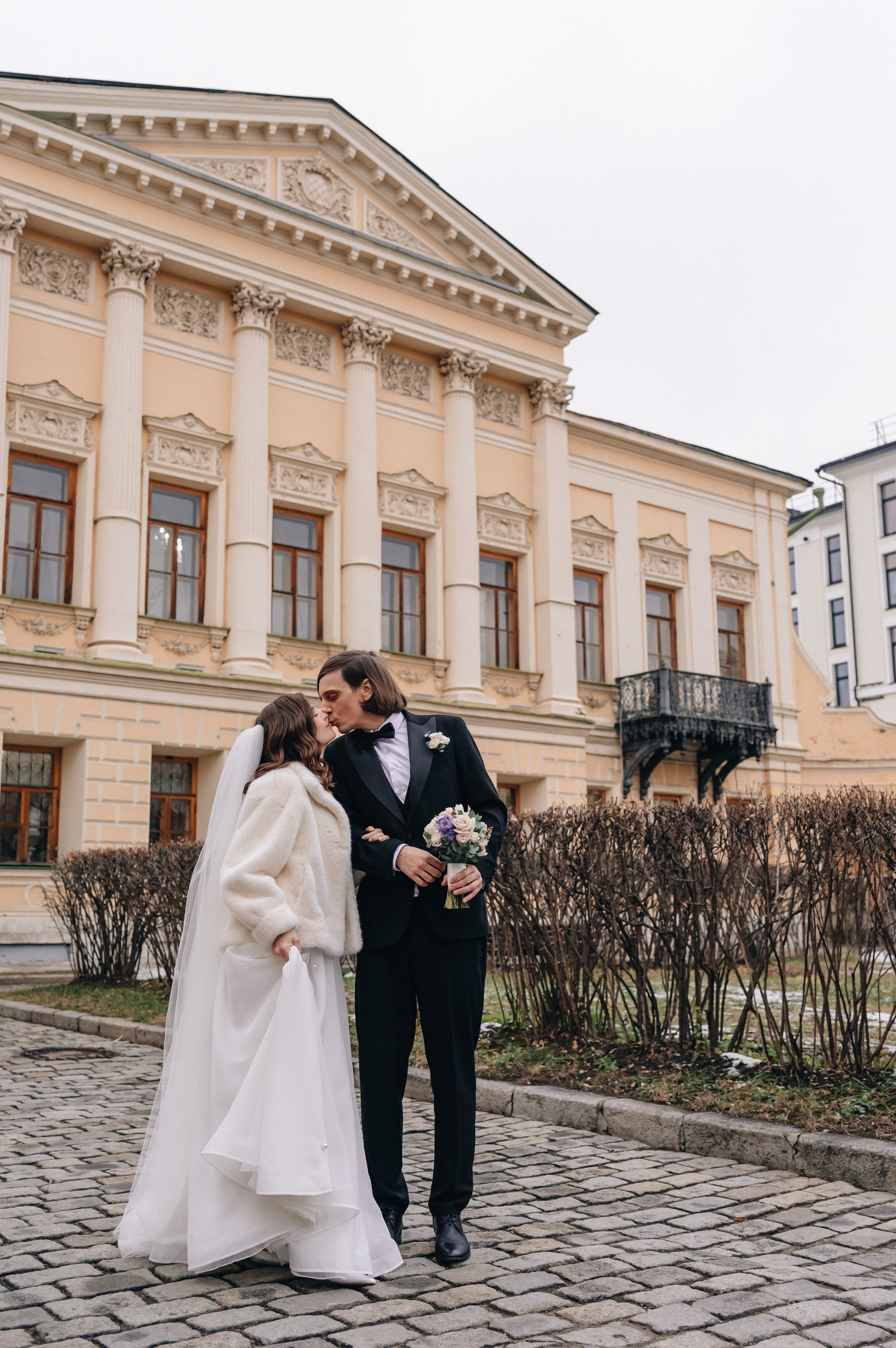 Свадебная фотосессия в библиотеке им. Пушкина. Портретный фотограф Москва Светлана Кашура