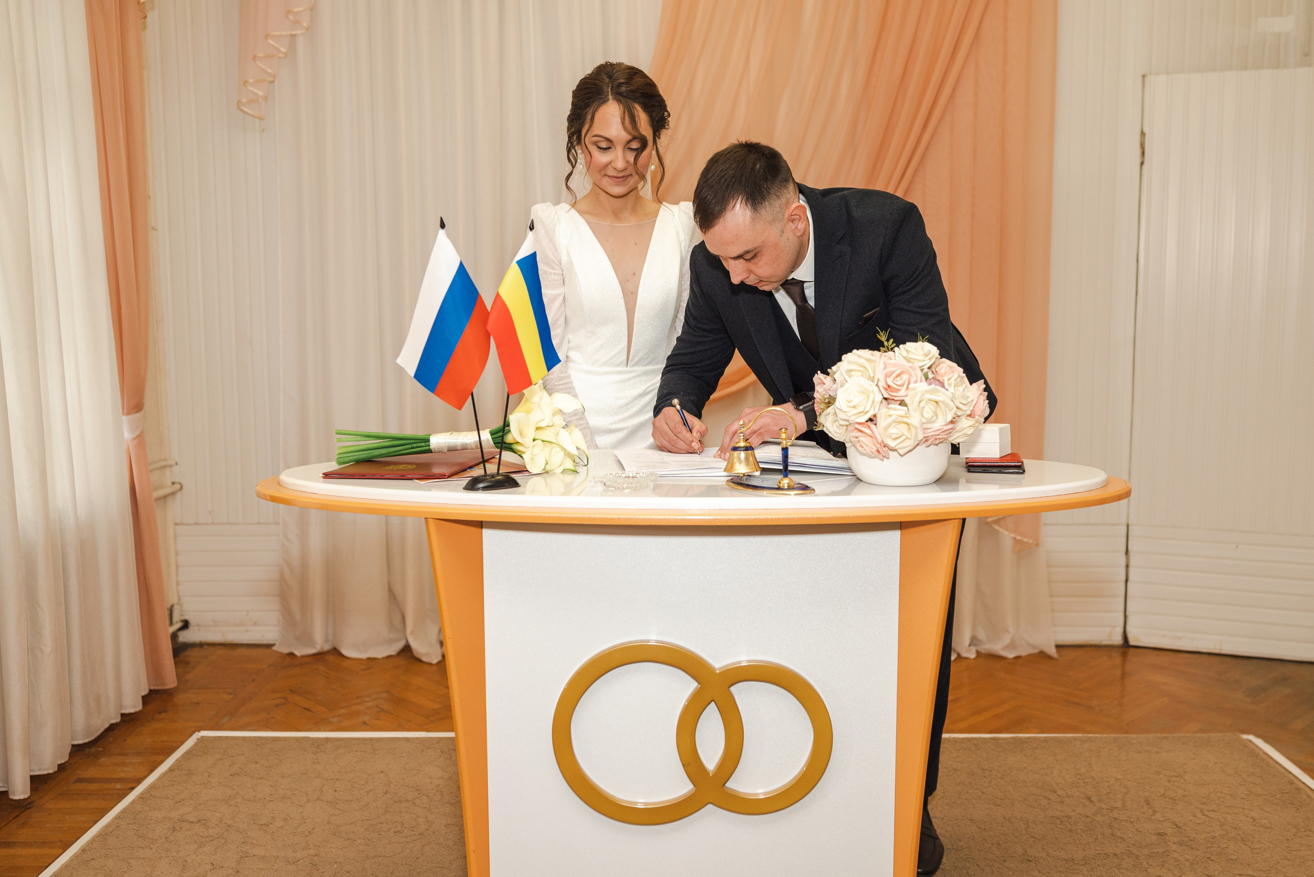 Свадебная фотосессия в Каменске-Шахтинском парке Лога. Фотограф в Каменске-Шахтинском Ольга Сагал