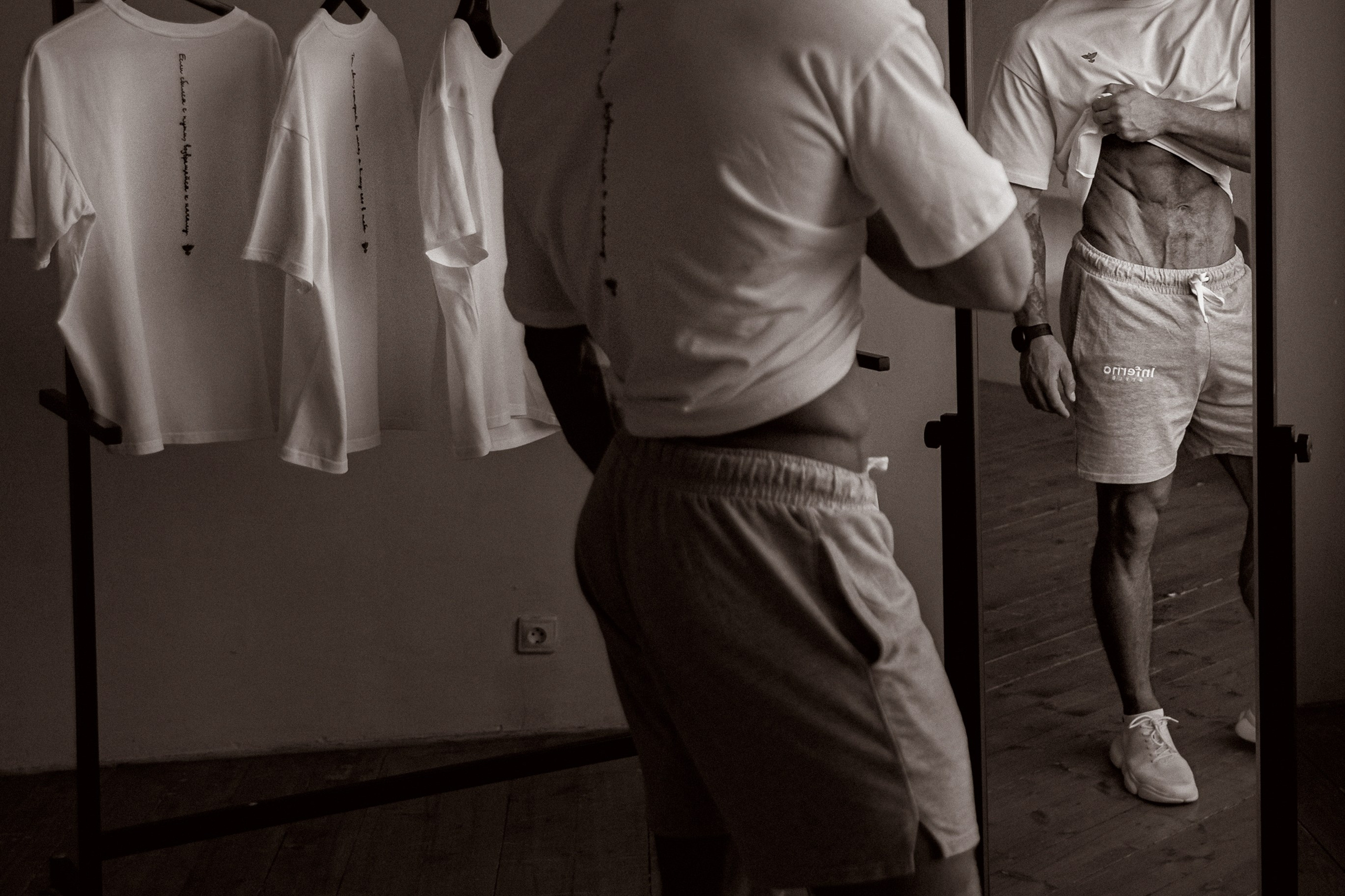 Фотосессия мужской одежды для марктплейсов. Фотограф женский и мужской портрет Санкт-Петербург