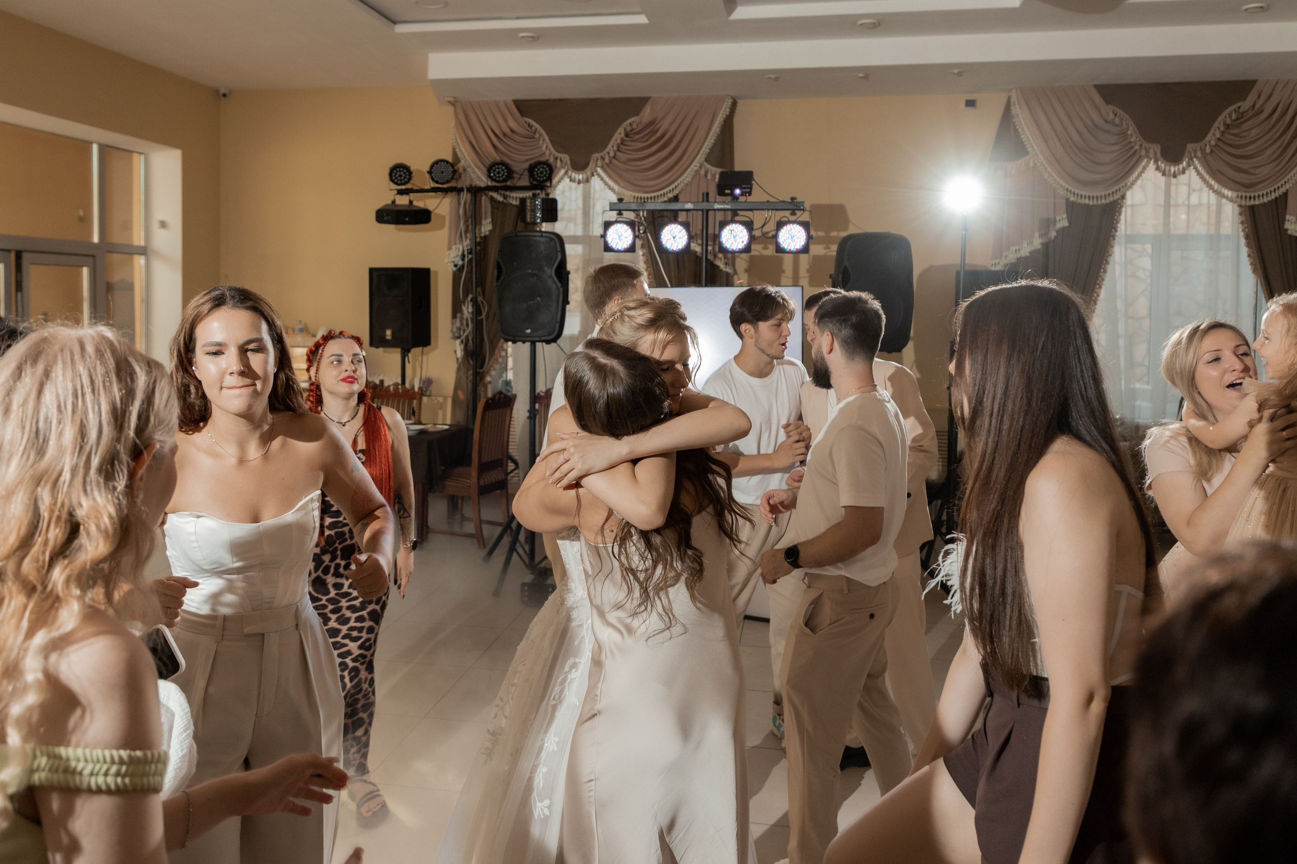 Роман и Александра (банкет). Свадебный фотограф Ангелина Сунгатулина | Саратов | Балаково | Вольск