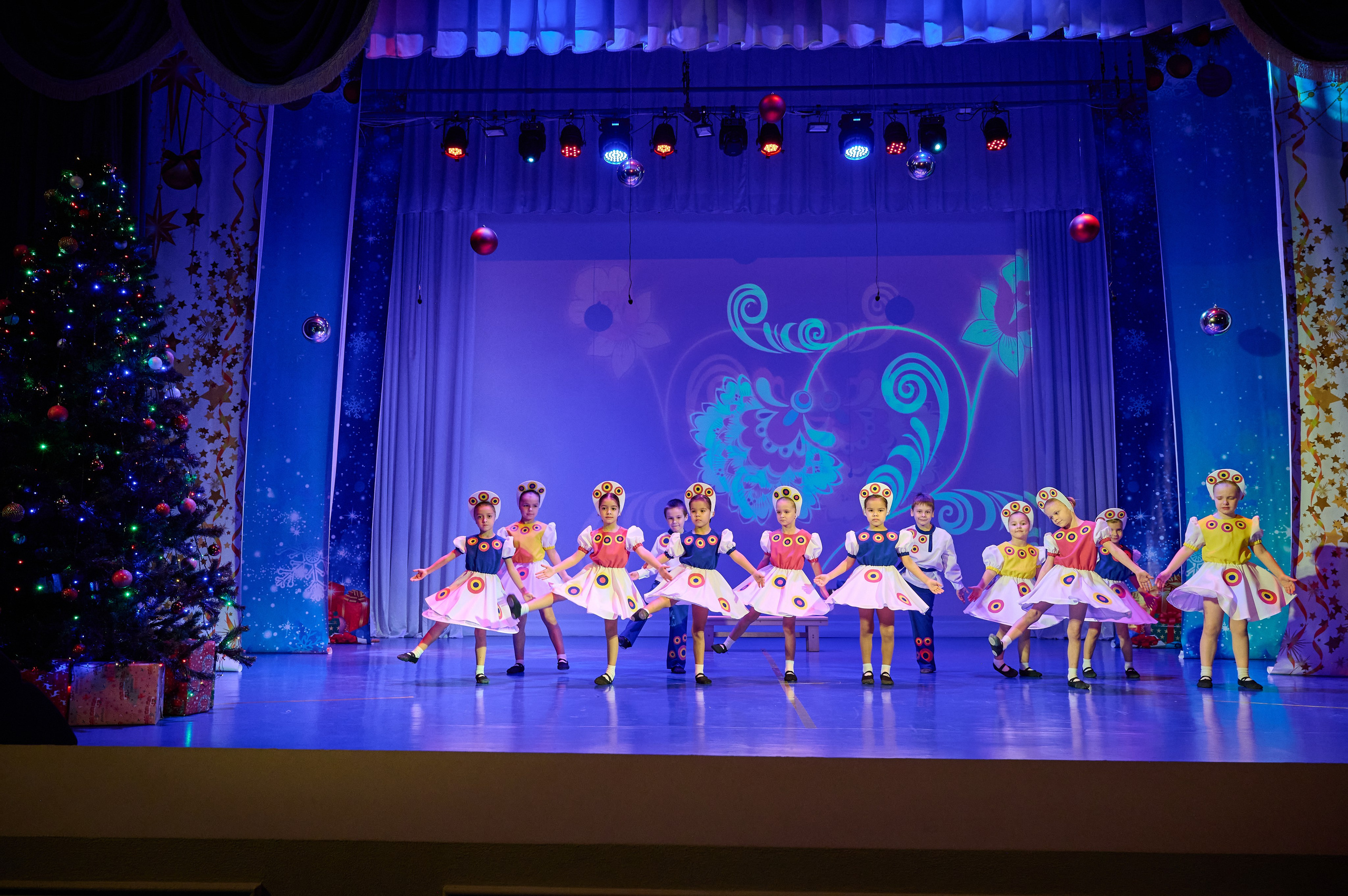 НГ концерт в Марьиной роще. Жизнь курорта Кабардинка в фотографиях