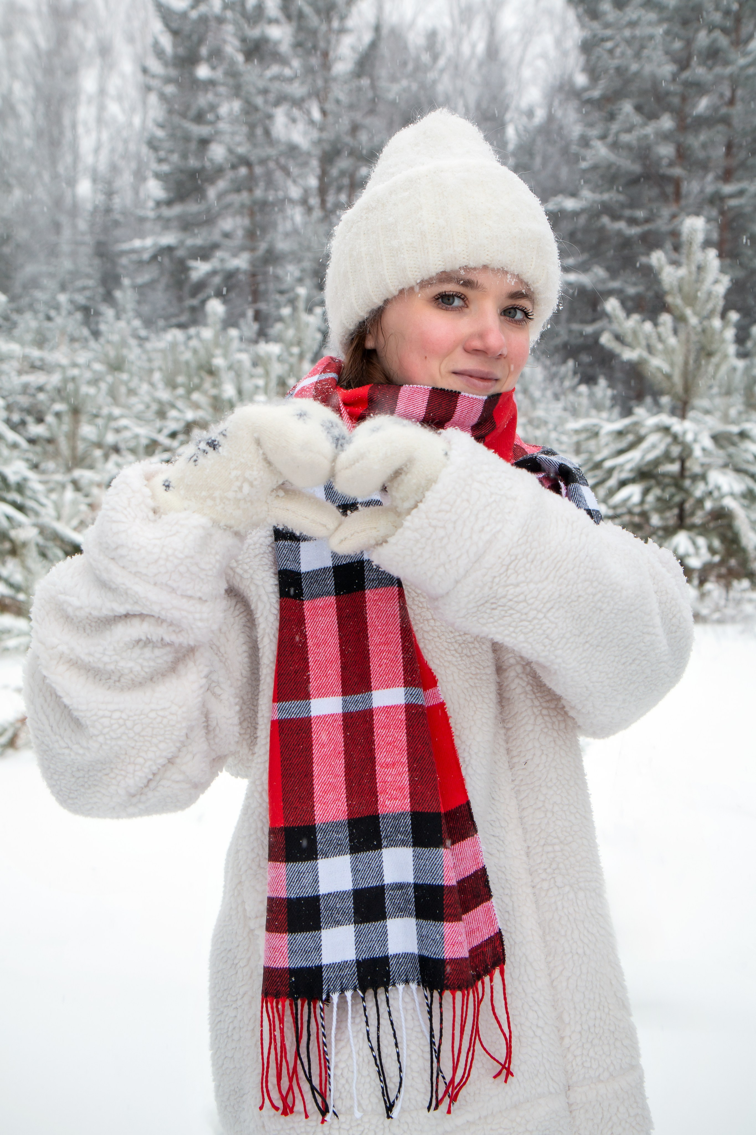 Дарья. В зимнем лесу. Фотограф в Шелехове, лучшие выпускные альбомы в Шелехове