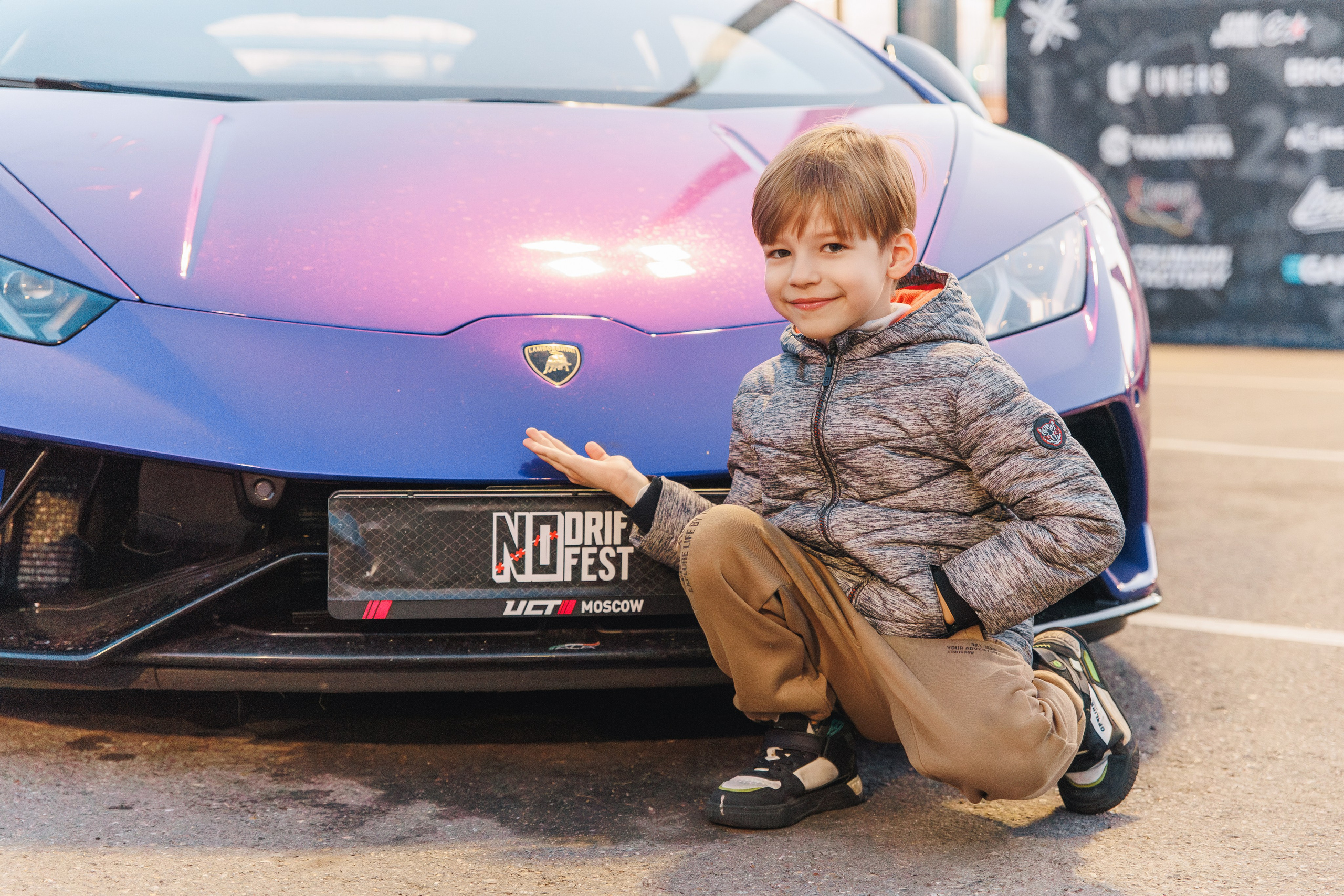 Выставка и дрифт машин. Репортажный фотограф. Москва. Алина Ланская