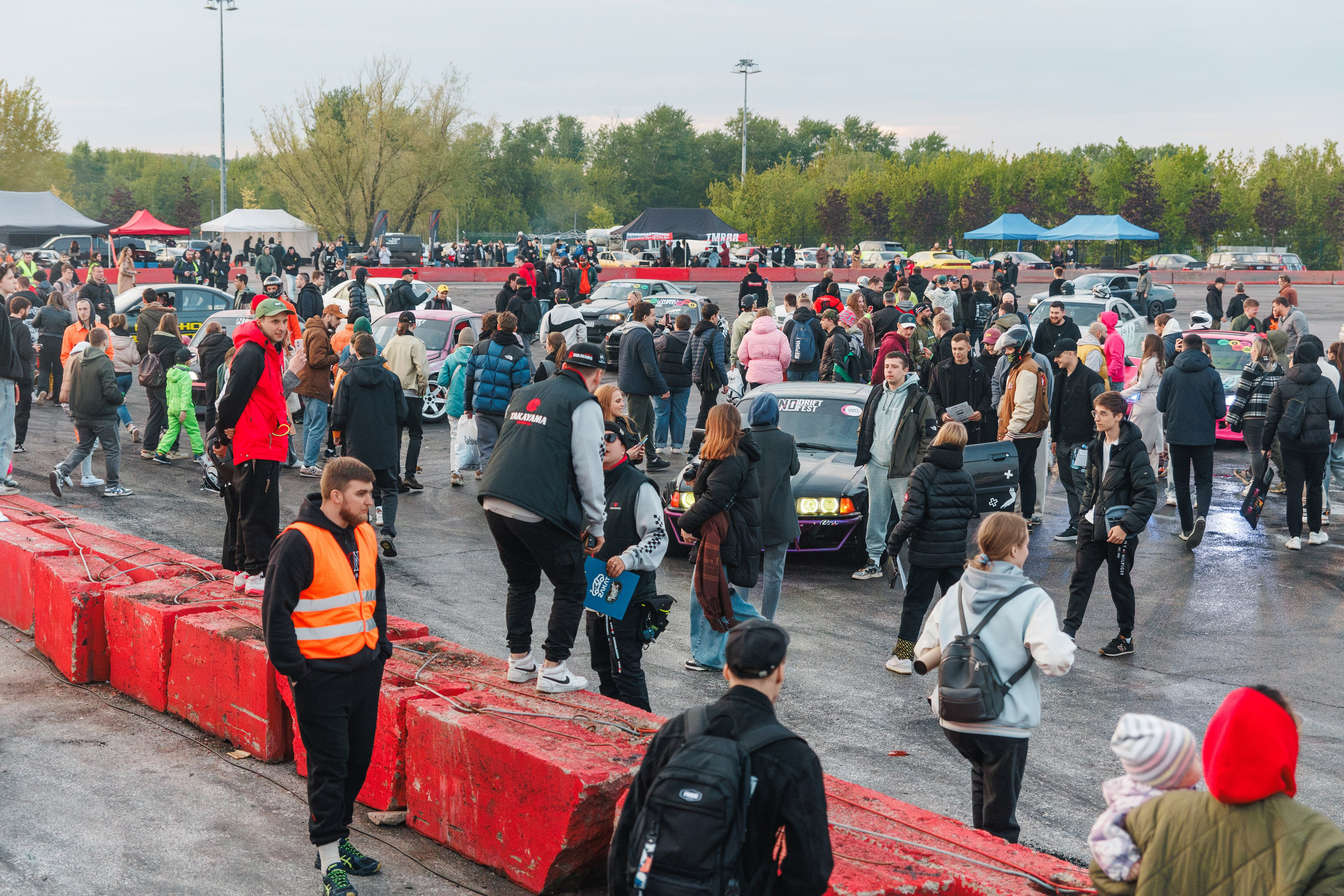 Выставка и дрифт машин. Репортажный фотограф. Москва. Алина Ланская