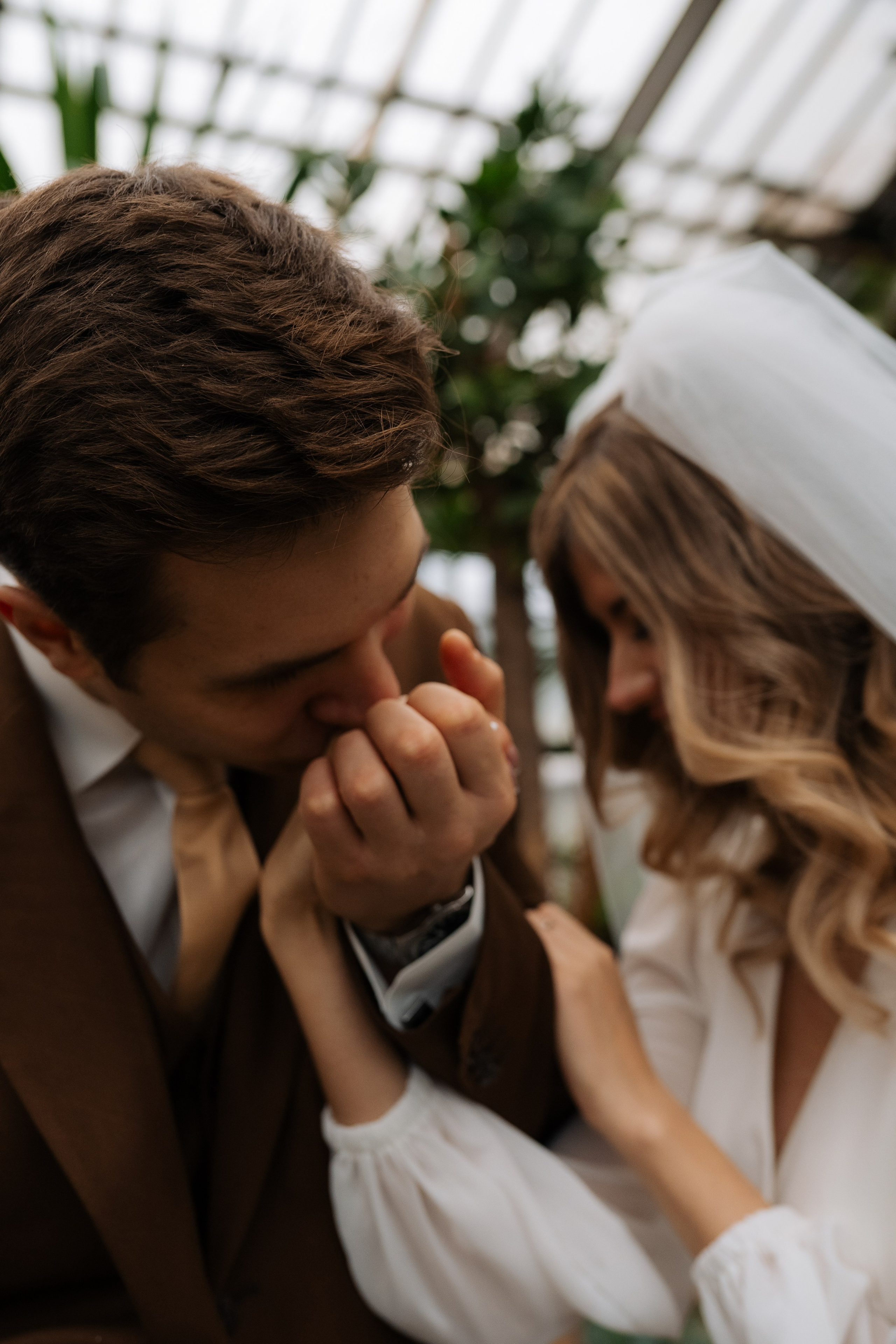 Свадебная фотосессия в оранжерее, Москва. Свадебный фотограф в Москве Анна Полушина
