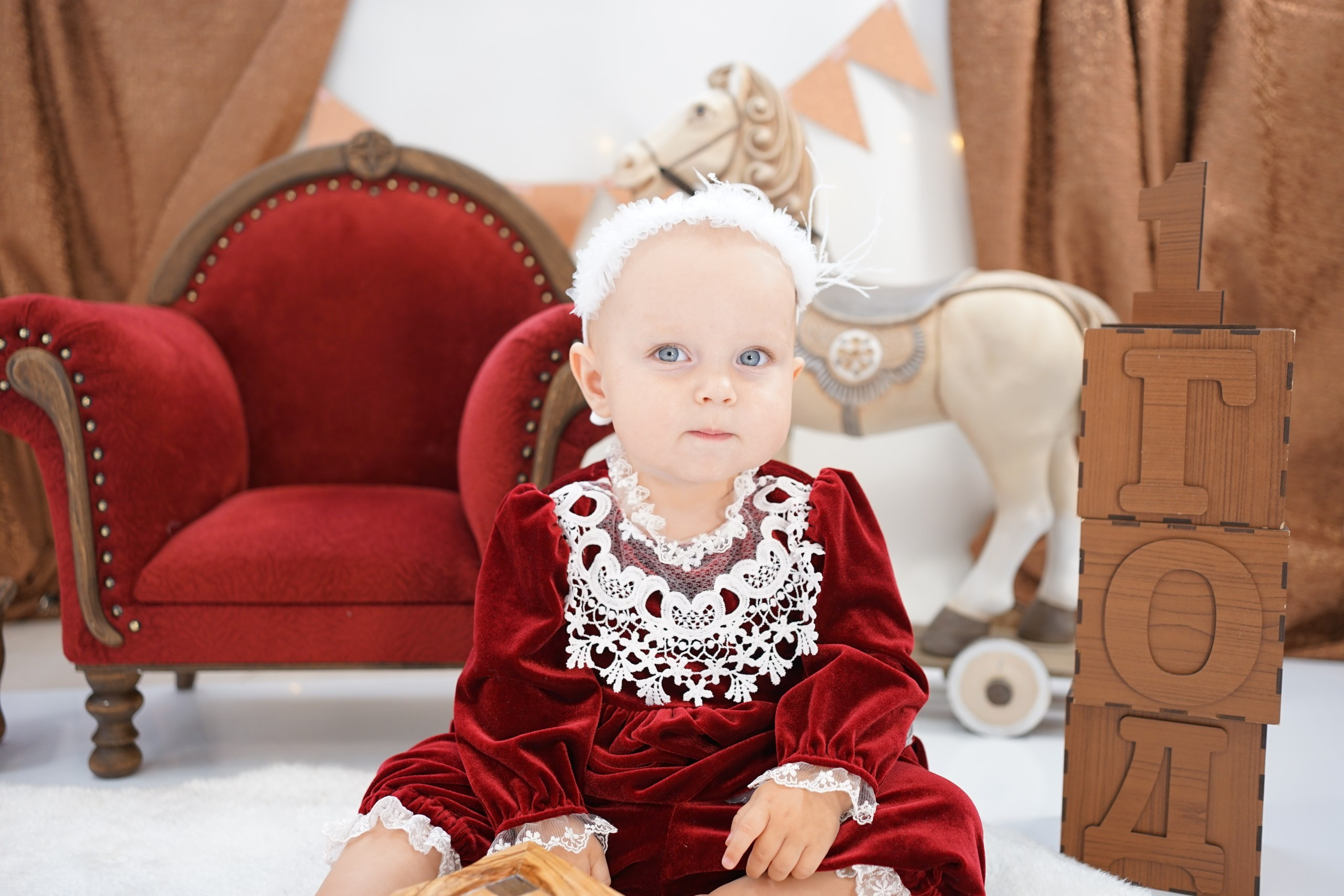 Бордовая зона. Детская Фотостудия ГОДОВАСИКИ в Санкт-Петербурге фотосесия на годик