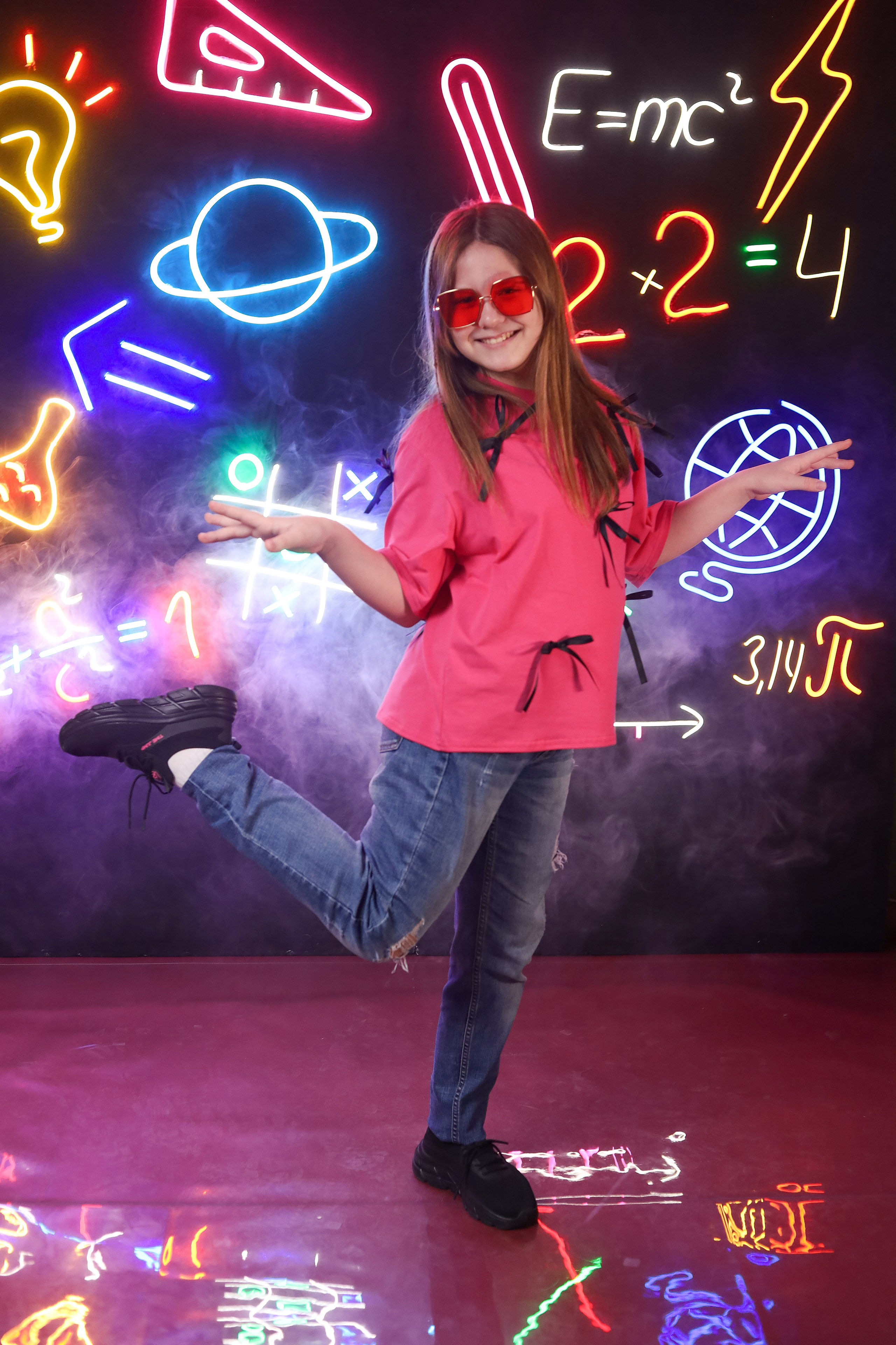 Выпускной альбом "Неон". Выпускные альбомы в Тюмени для школ, садов, вузов спортивных секций