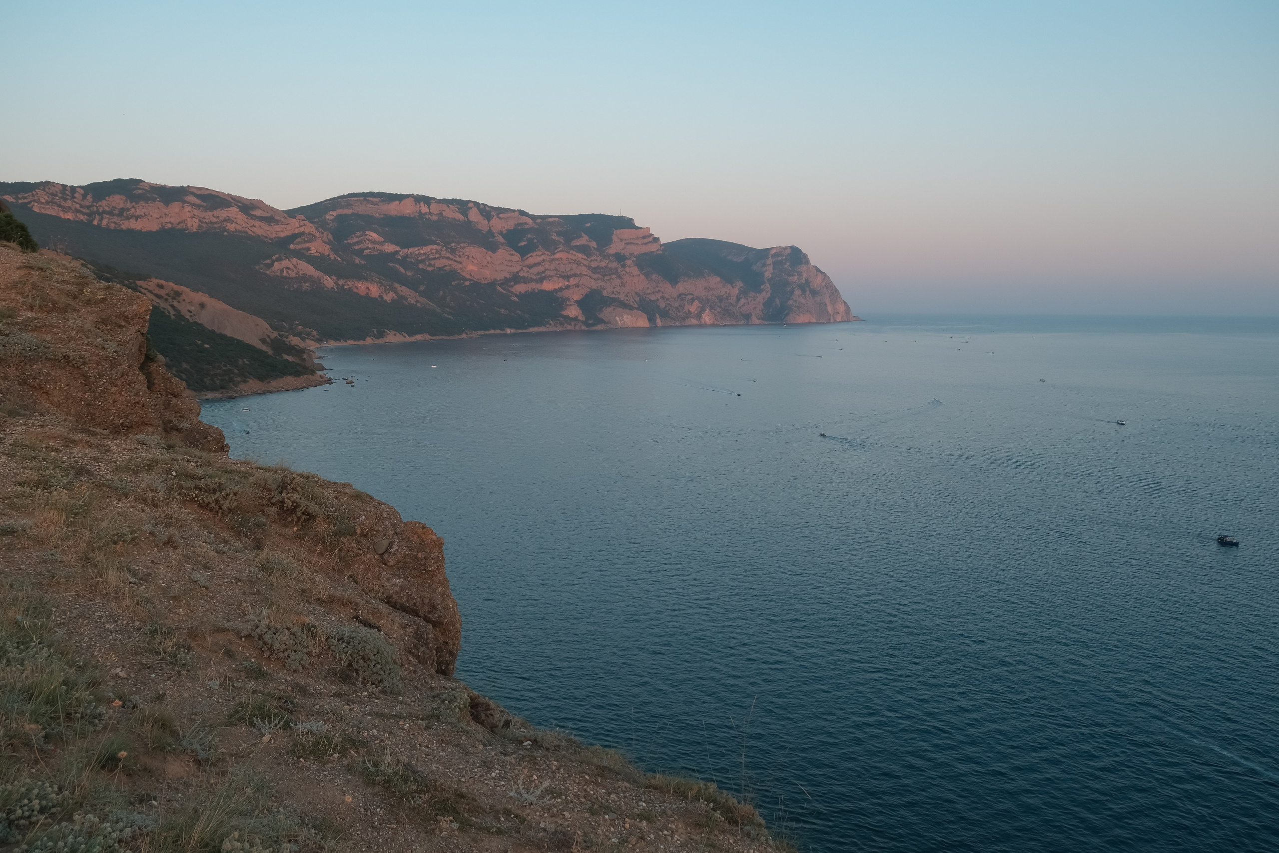Портретная фотосессия Киры в Балаклаве, Крепость Чембало. Профессиональная фотосъемка в Крыму. Натуральные эмоции и живые кадры. Забронируйте дату прямо сейчас!