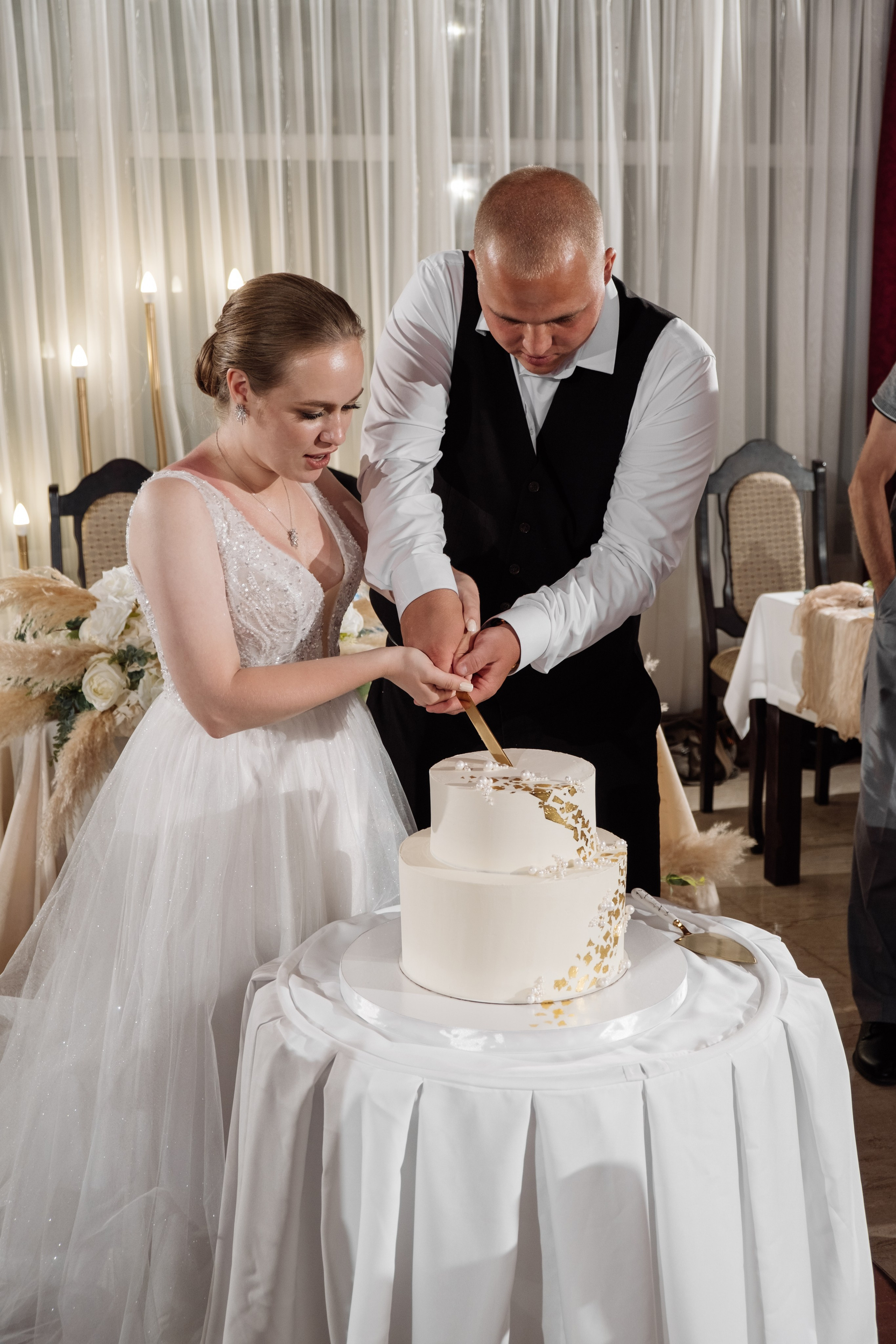 Свадебный ретопртаж. Профессиональная фотосъемка в Крыму. Натуральные эмоции и живые кадры. Забронируйте дату прямо сейчас!