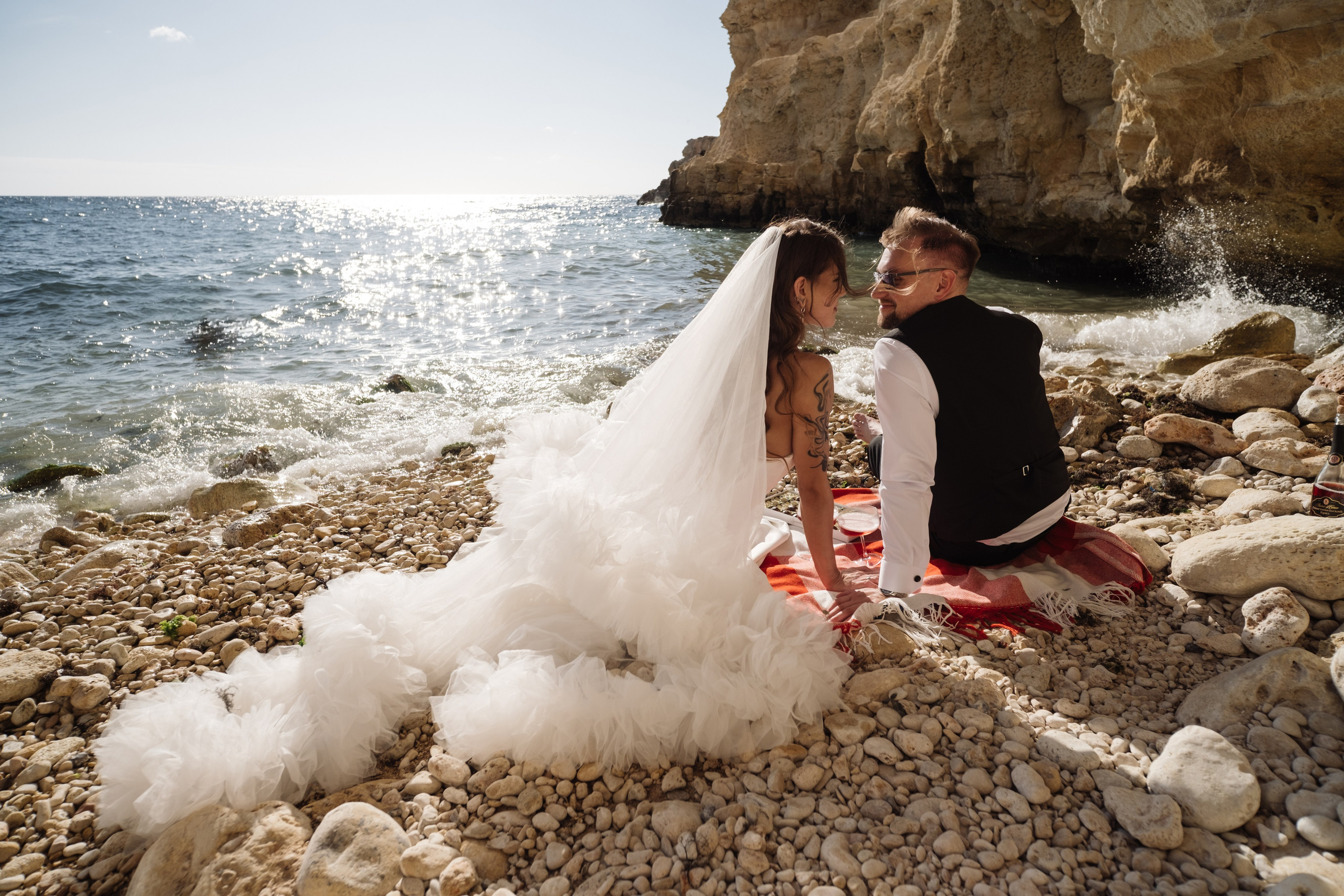 Дарья и Виктор в Балаклаве и на Фиоленте. Профессиональная фотосъемка в Крыму. Натуральные эмоции и живые кадры. Забронируйте дату прямо сейчас!