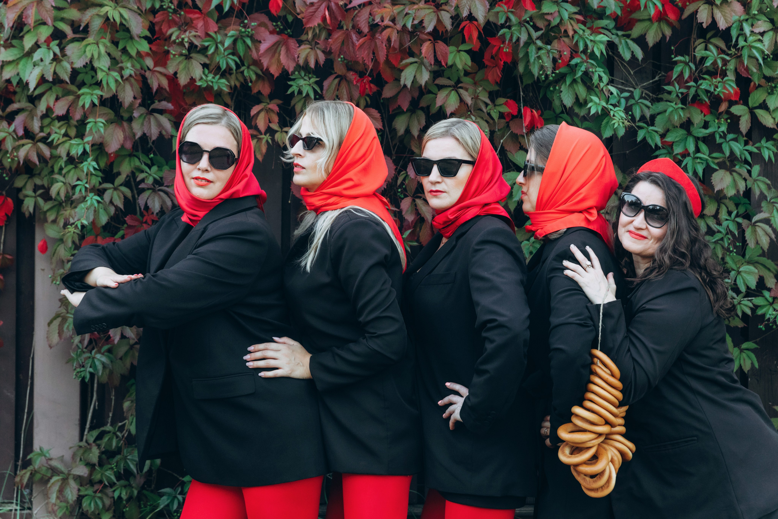 фотограф СПб девичник спб фотопрогулка фотопрогулка спб вежновец светлана фотосессия девичника фотограф питер фотограф санкт-петербург фотосессия в красных колготках