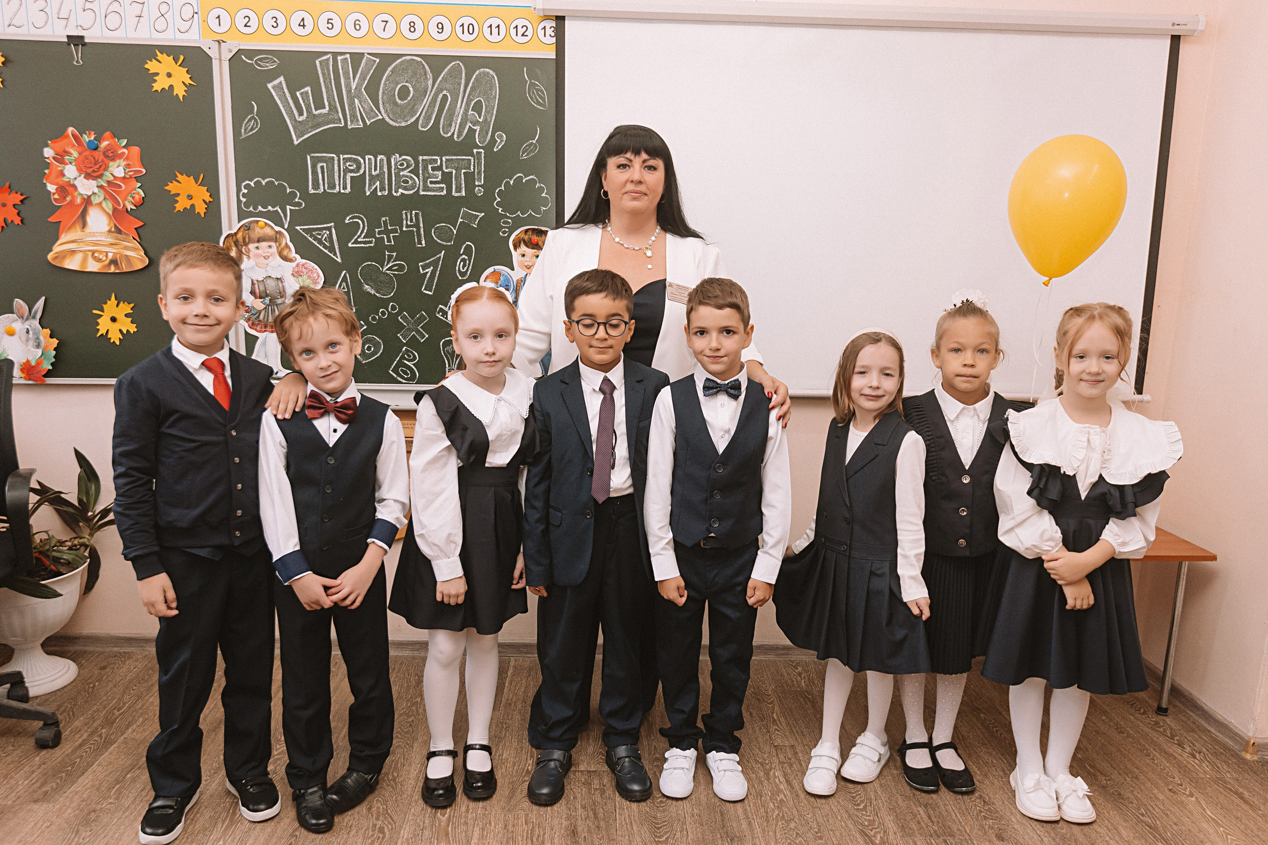 1 сентября линейка+кл час+портреты. Семейный фотограф Тюмень, фотограф на роды Салмина Мария
