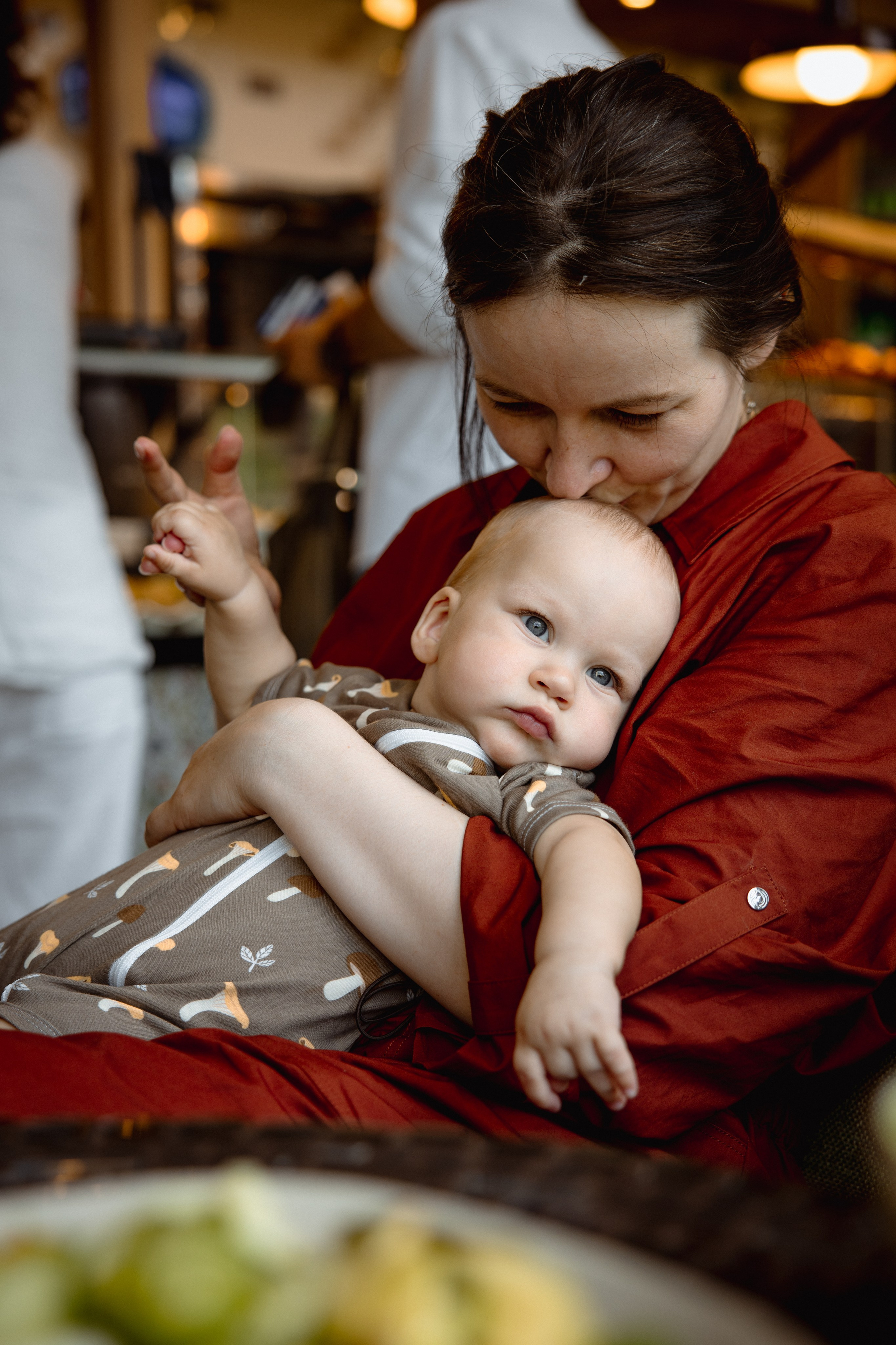 Настя с сыном у Alma-Mater. Ваш семейный newborn и lifestyle фотограф в СПБ Наталья Журавлева