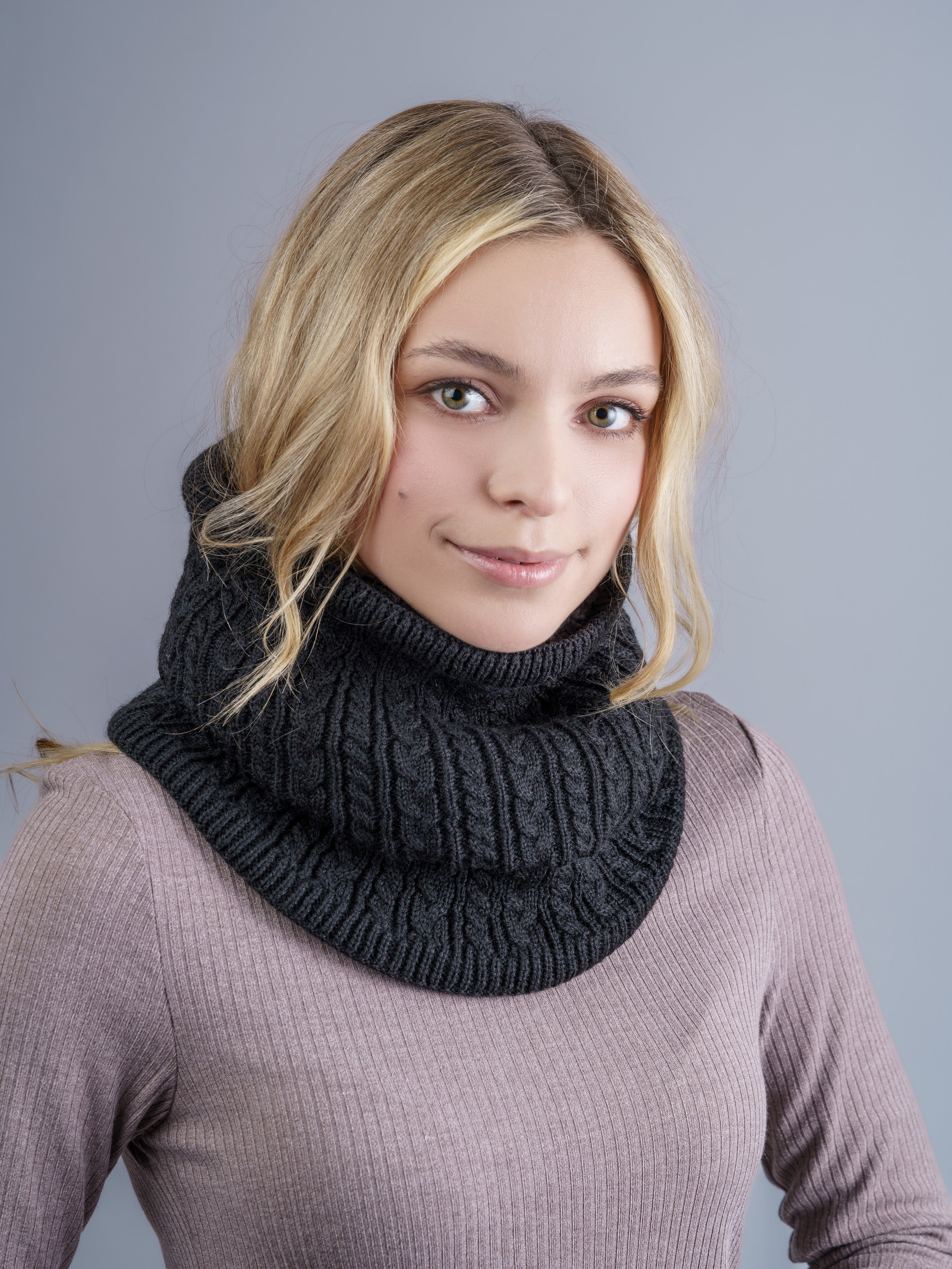 Снуды, модели Анна и Денис. KED Production — продакшн из СПб. Создаём фото, видео и контент, который помогает брендам и селлерам продавать больше