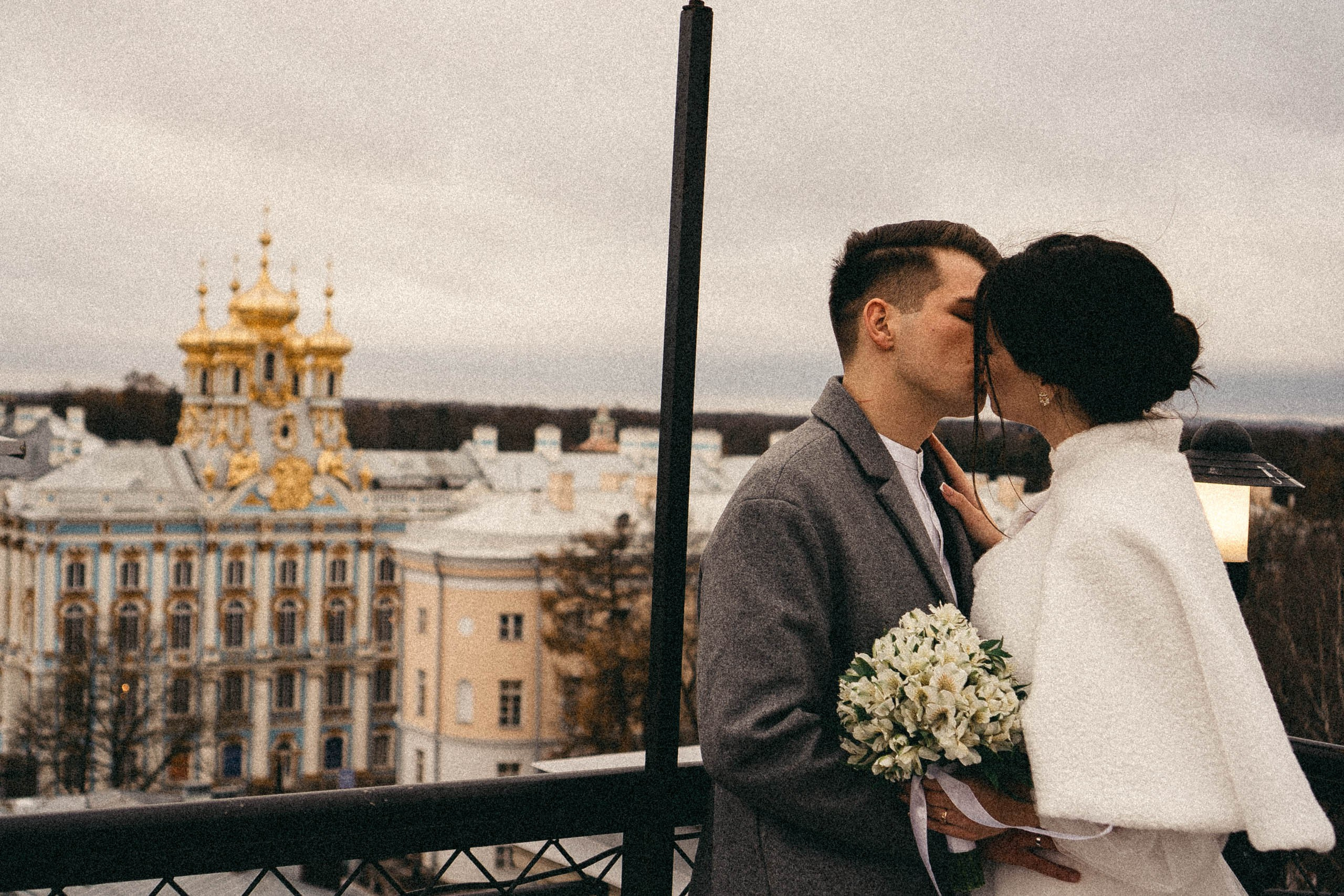 СВАДЕБНАЯ СЬЕМКА ПАРЫ В ГОРОДЕ ПУШКИН В ПАРКЕ ЕКАТЕРИНЕНСКОМ В НОЯБРЕ. Профессиональный фотограф, Санкт-Петербург — Виктория Богомолова