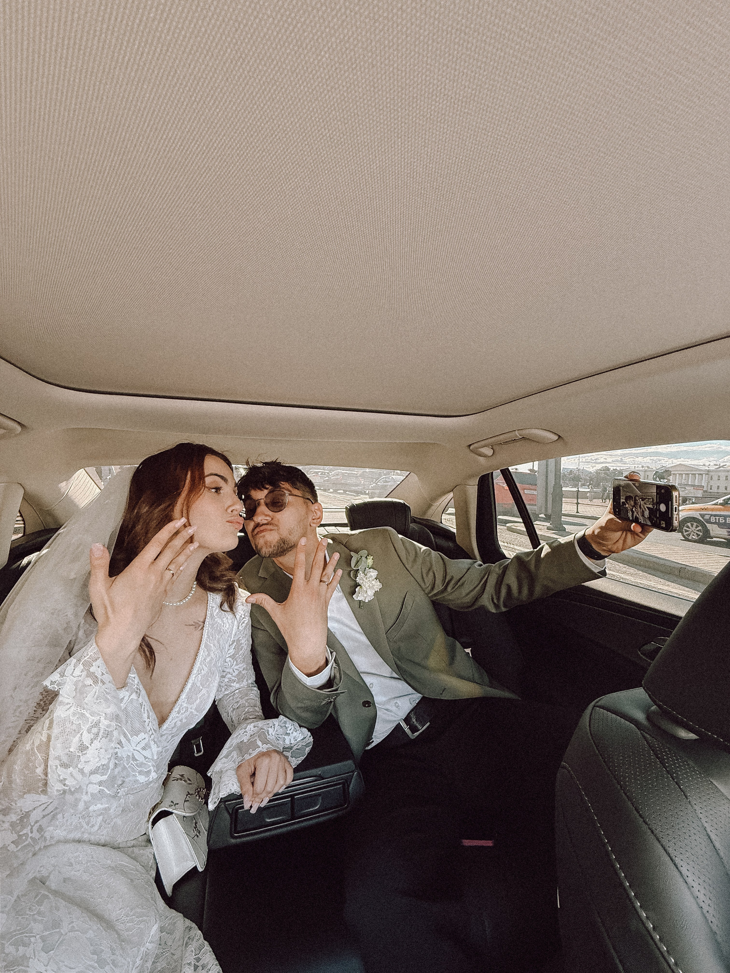 ФОТО НА ТЕЛЕФОН ВО ВРЕМЯ БРАКОСОЧЕТАНИЯ В ПЕРВОМ ДВОРЦЕ И ПРОГУЛКИ. Профессиональный фотограф, Санкт-Петербург — Виктория Богомолова