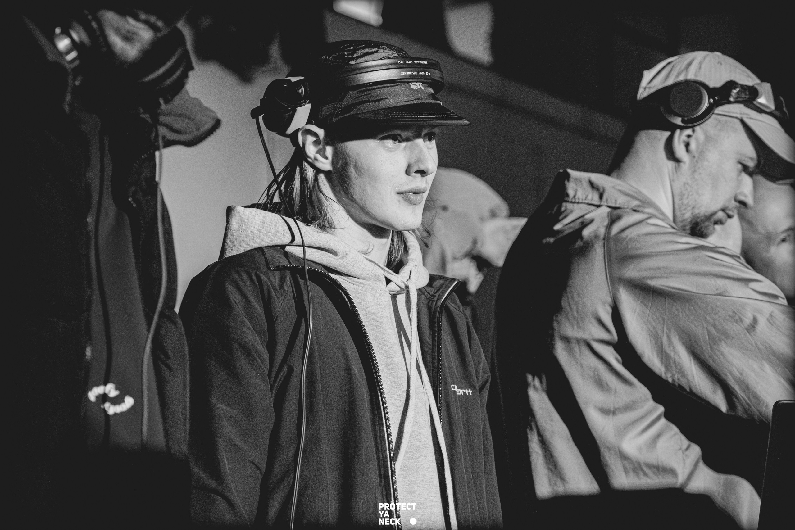 PROTECT YA NECK 22/03 (@youlovebu). Соня бу тебя сфоткала