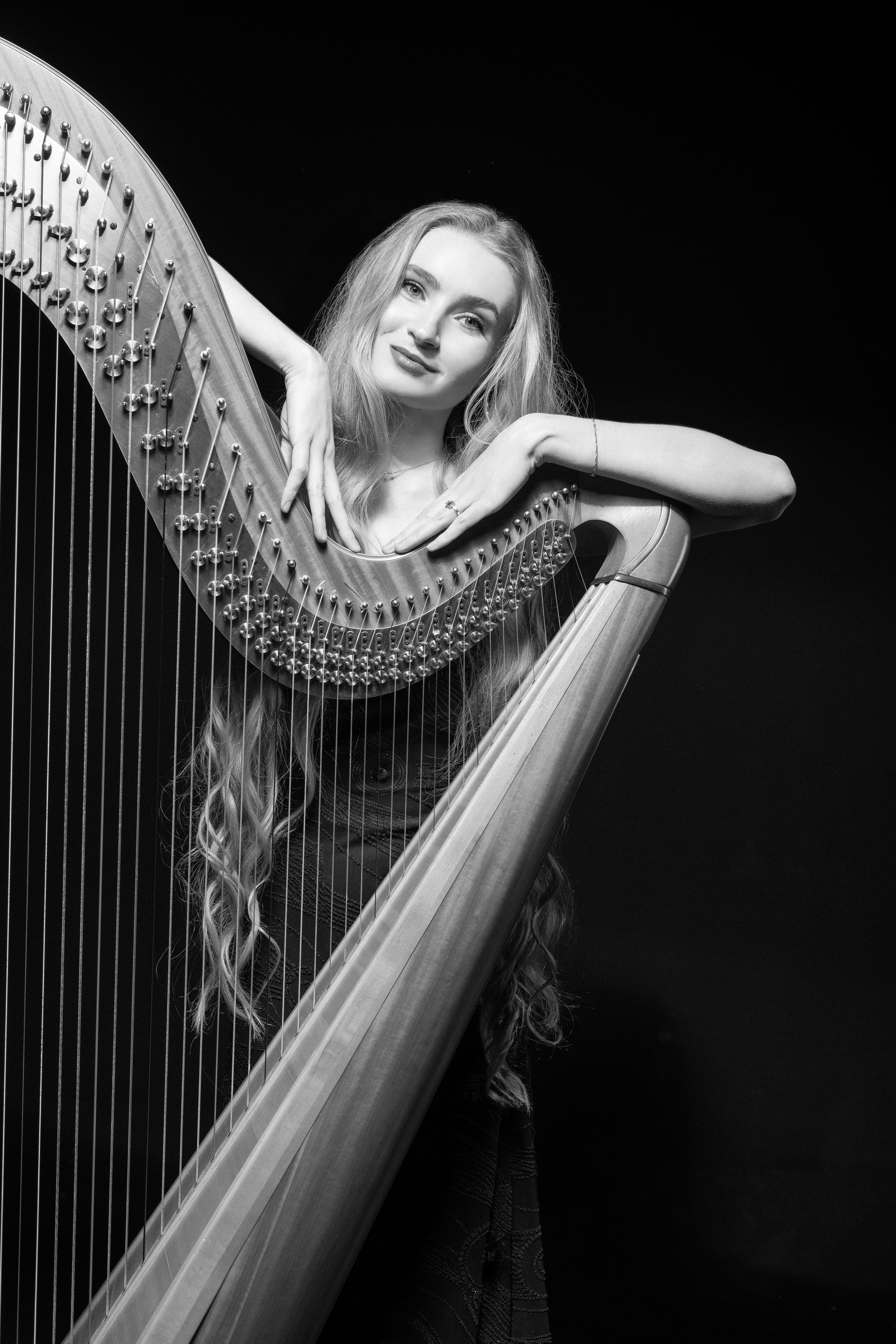 Harp girl. Portrait photographer in Minsk Slava Potalakh