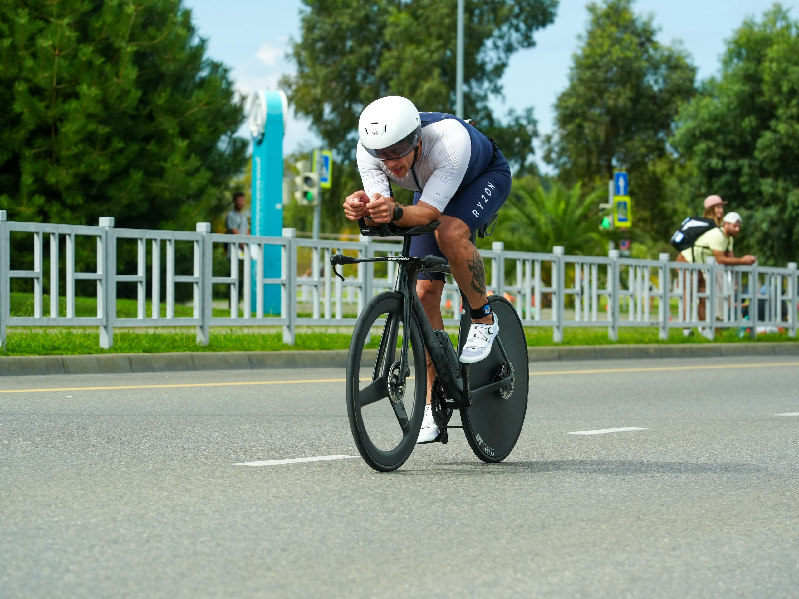 Фотоотчет партнерской интеграции для компании TELE2 на фестивале Ironstar. Репортажный фотограф в Красной Поляне и Сочи Павлюченко Екатерина