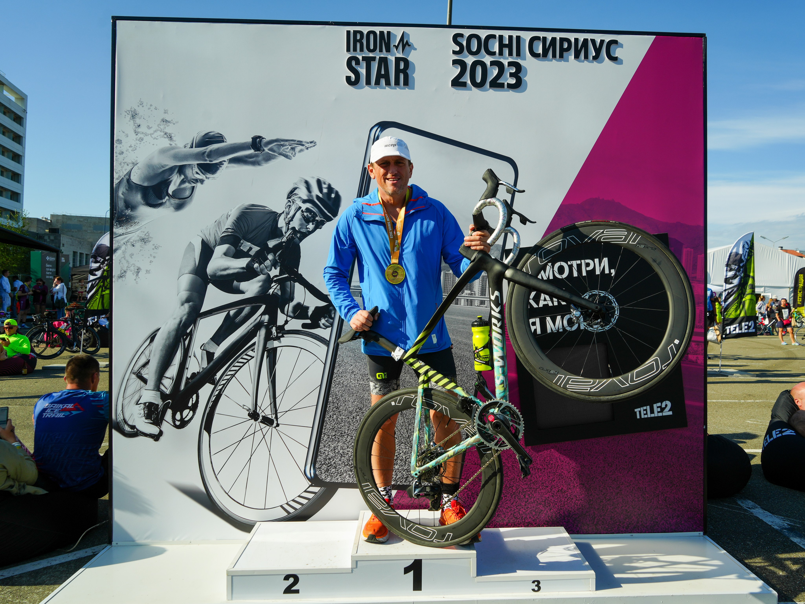 Фотоотчет партнерской интеграции для компании TELE2 на фестивале Ironstar. Репортажный фотограф в Красной Поляне и Сочи Павлюченко Екатерина