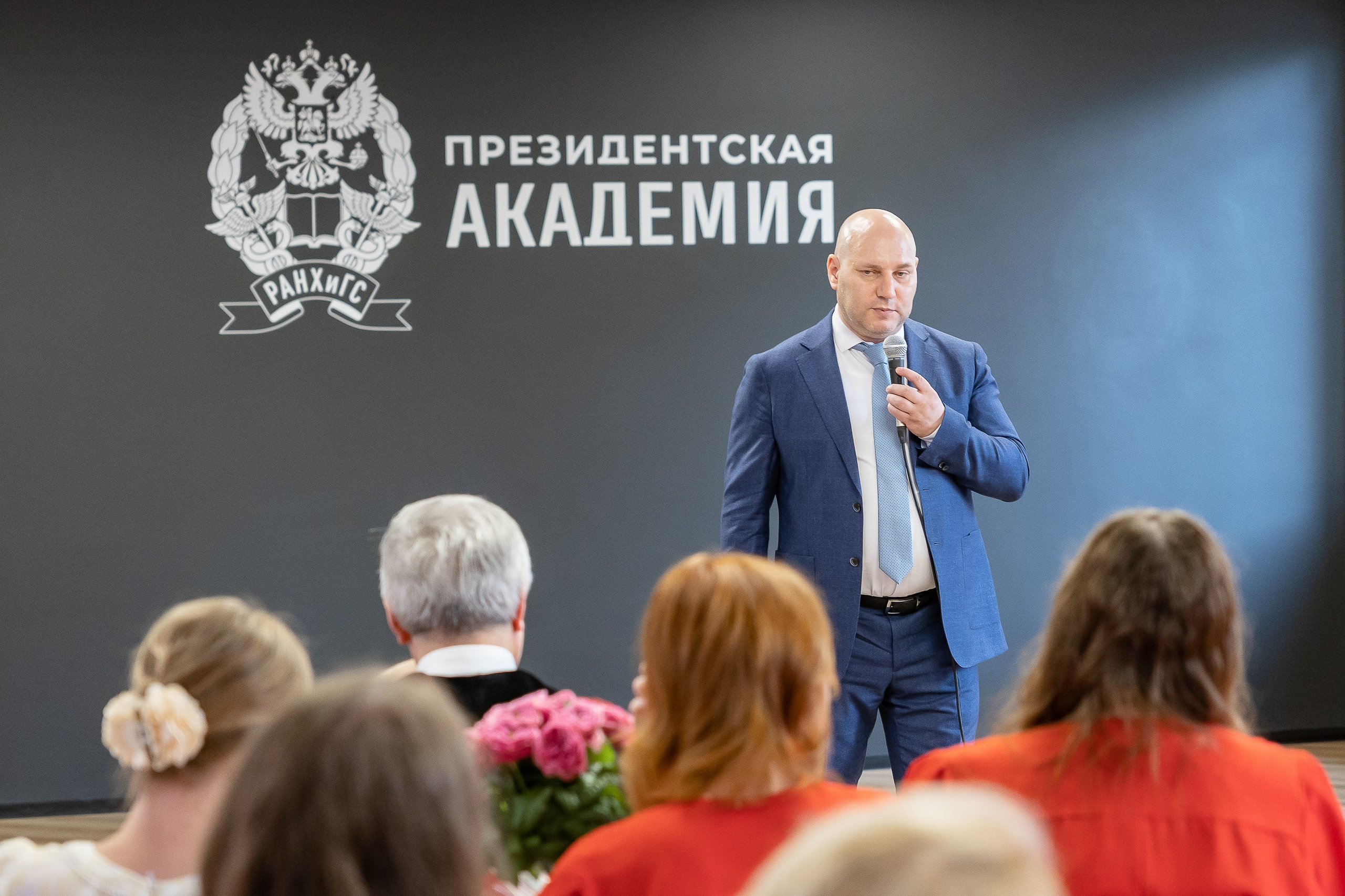 Вручение дипломов об окончании обучения в Президентской академии РАНХиГС. Фотограф Владимир Охрименко