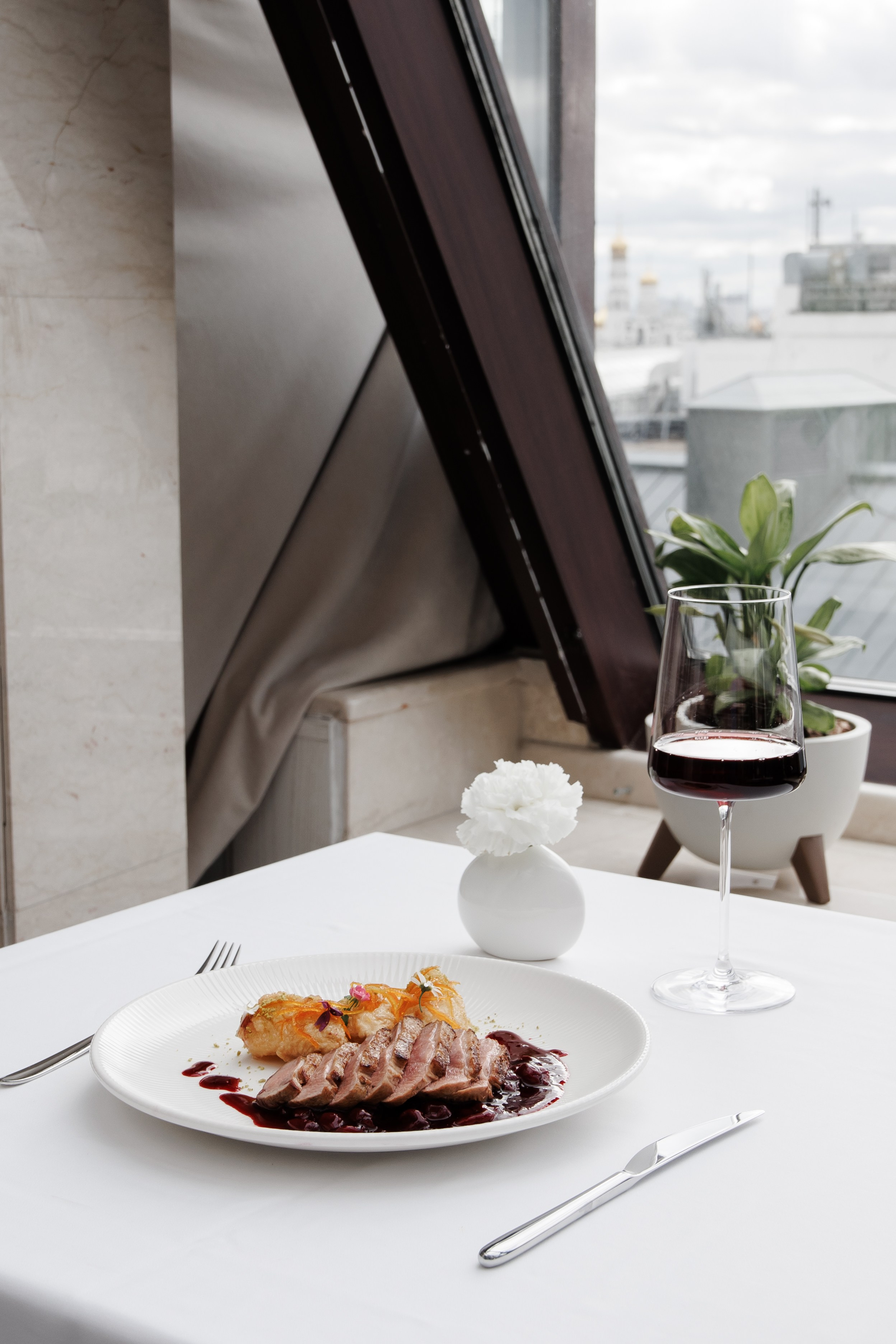 Дмитрий Крючков, шеф-повар отеля The St. Regis Moscow Nikolskaya. Свадебный/Портретный фотограф снимаю в Москве