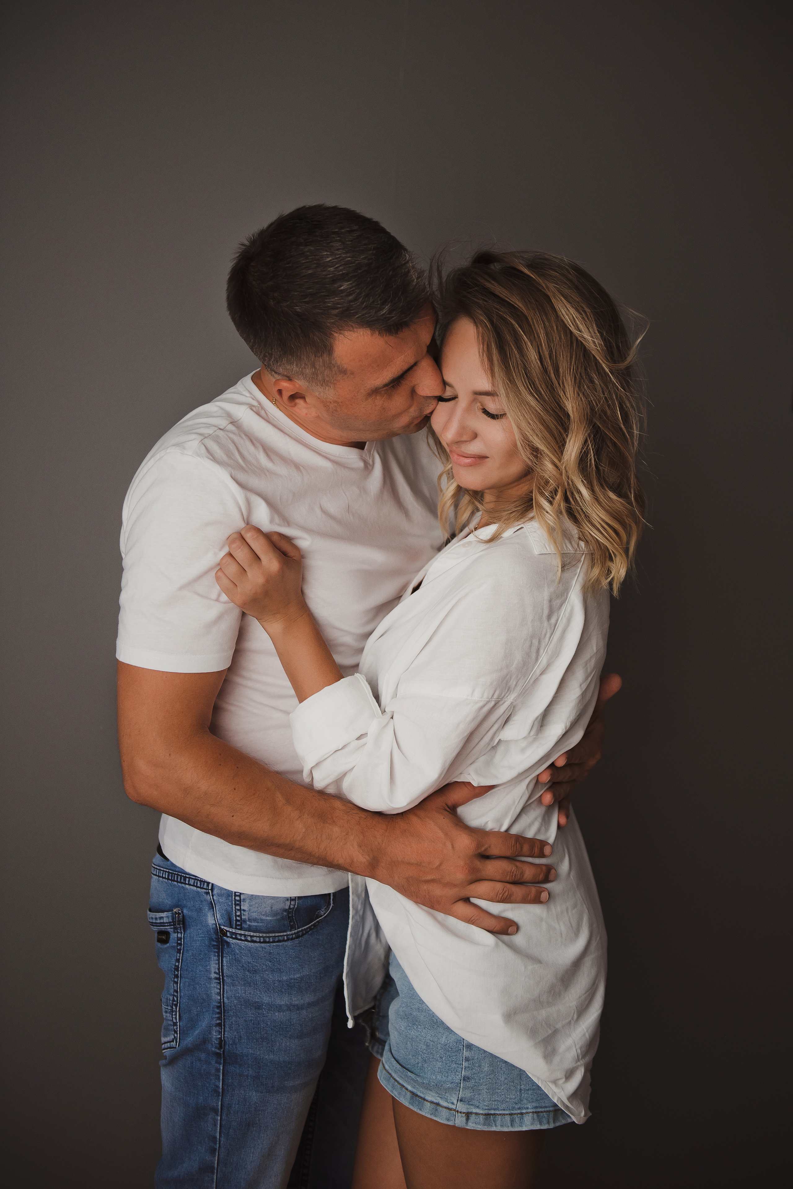 Женя и Лена. Домашняя фотосессия для двоих (и кота). Свадебный и семейный фотограф в Воронеже Алёна Пшеничная