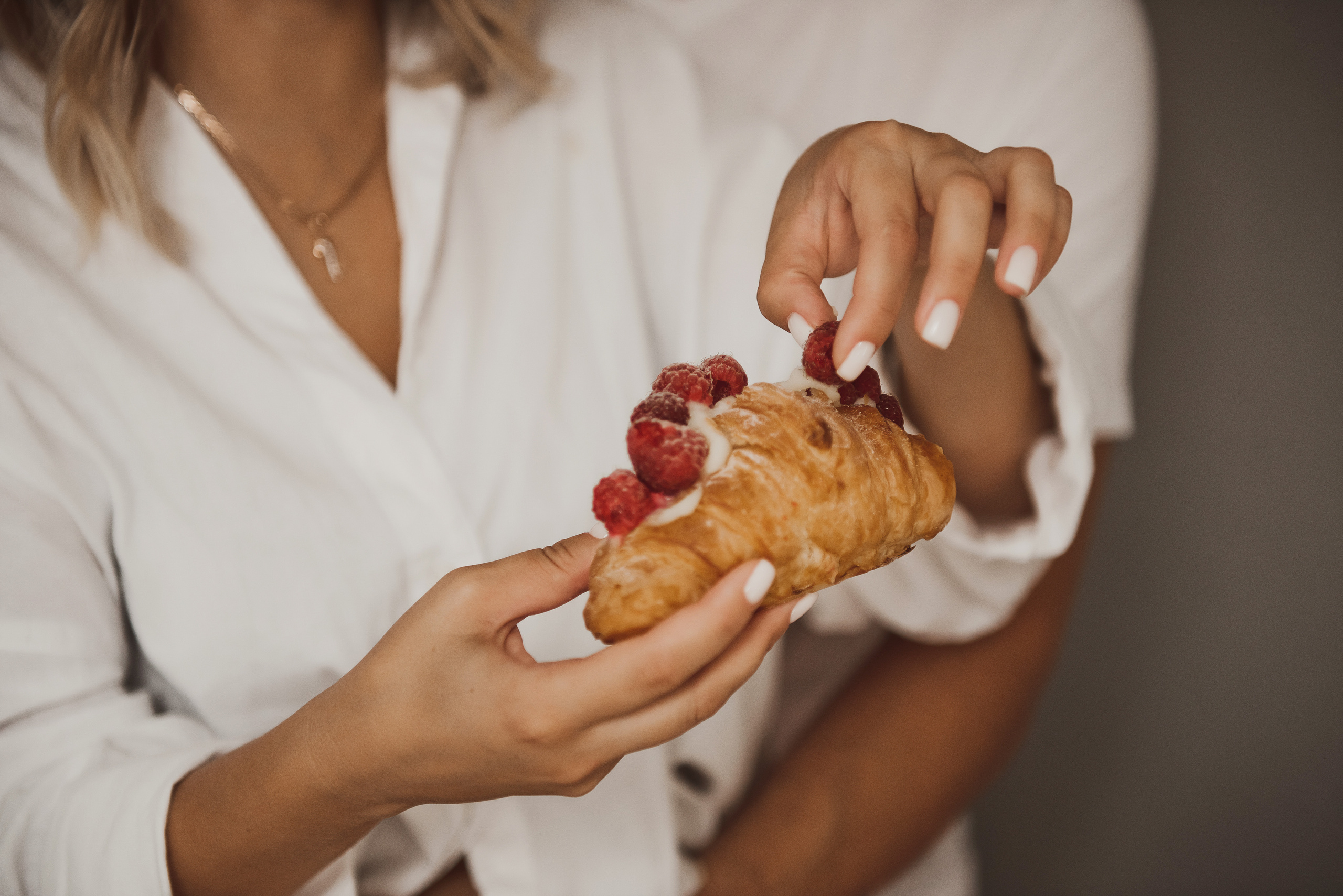 Женя и Лена. Домашняя фотосессия для двоих (и кота). Свадебный и семейный фотограф в Воронеже Алёна Пшеничная
