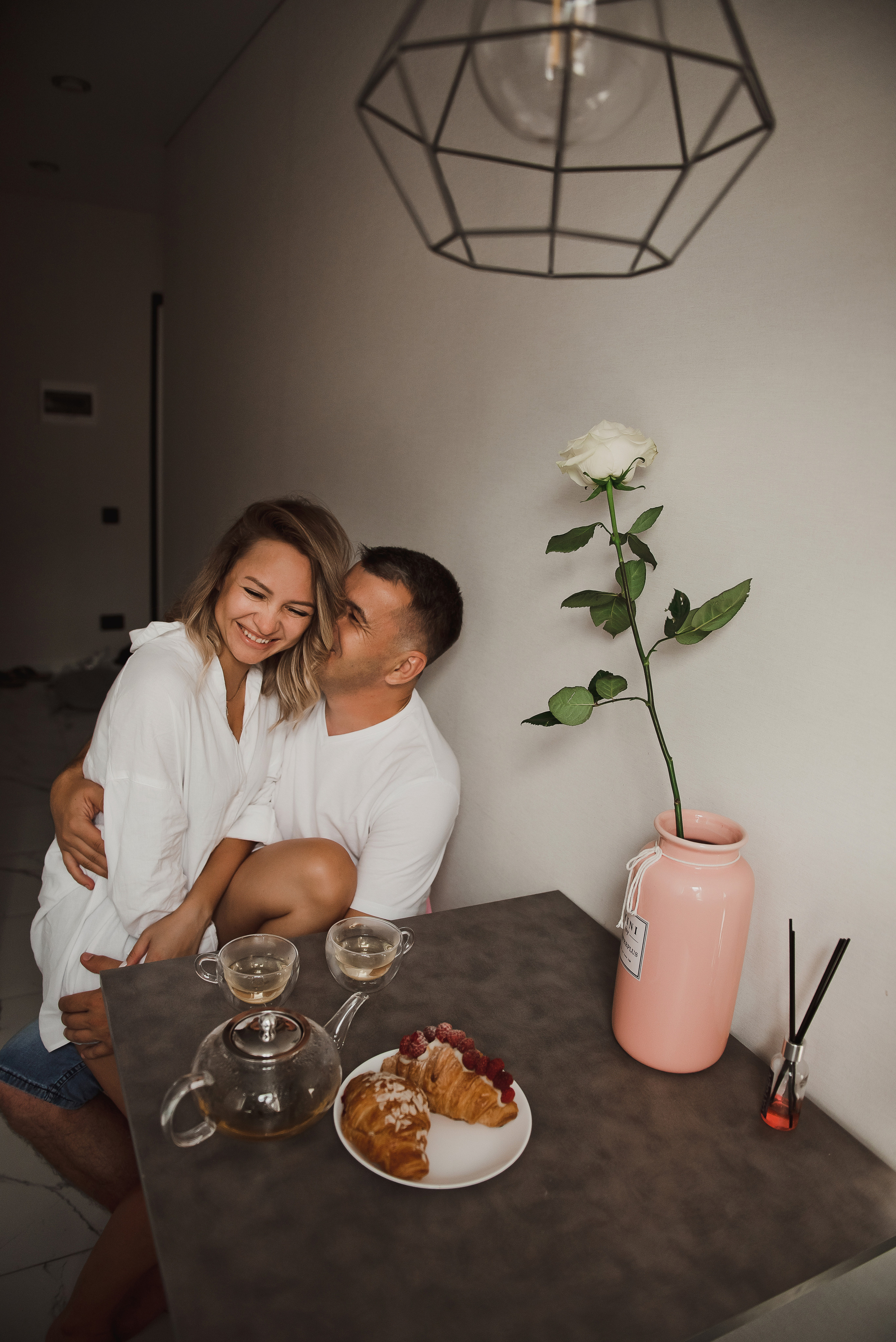 Женя и Лена. Домашняя фотосессия для двоих (и кота). Свадебный и семейный фотограф в Воронеже Алёна Пшеничная