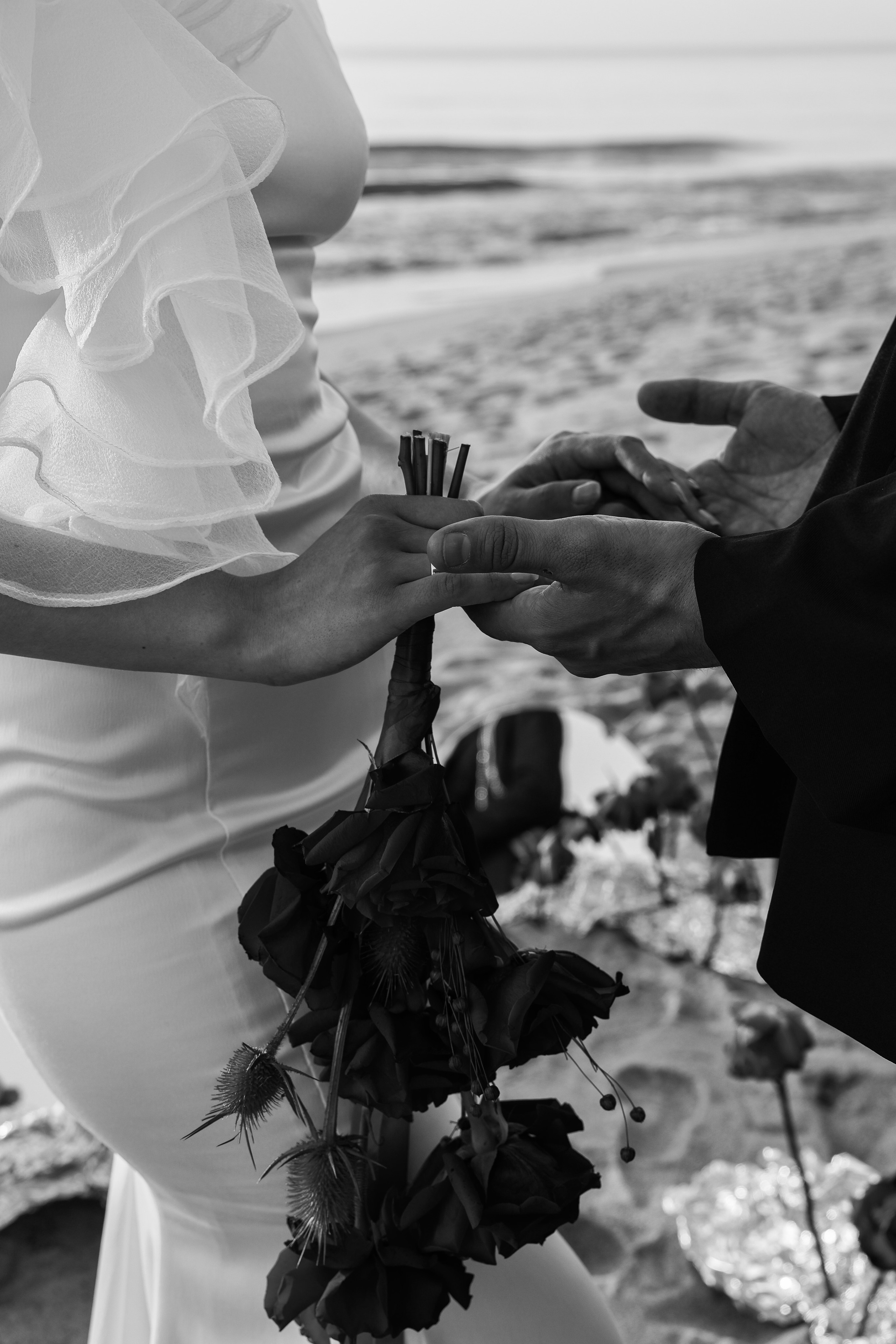 Камерная свадьба на берегу моря. Свадебный фотограф