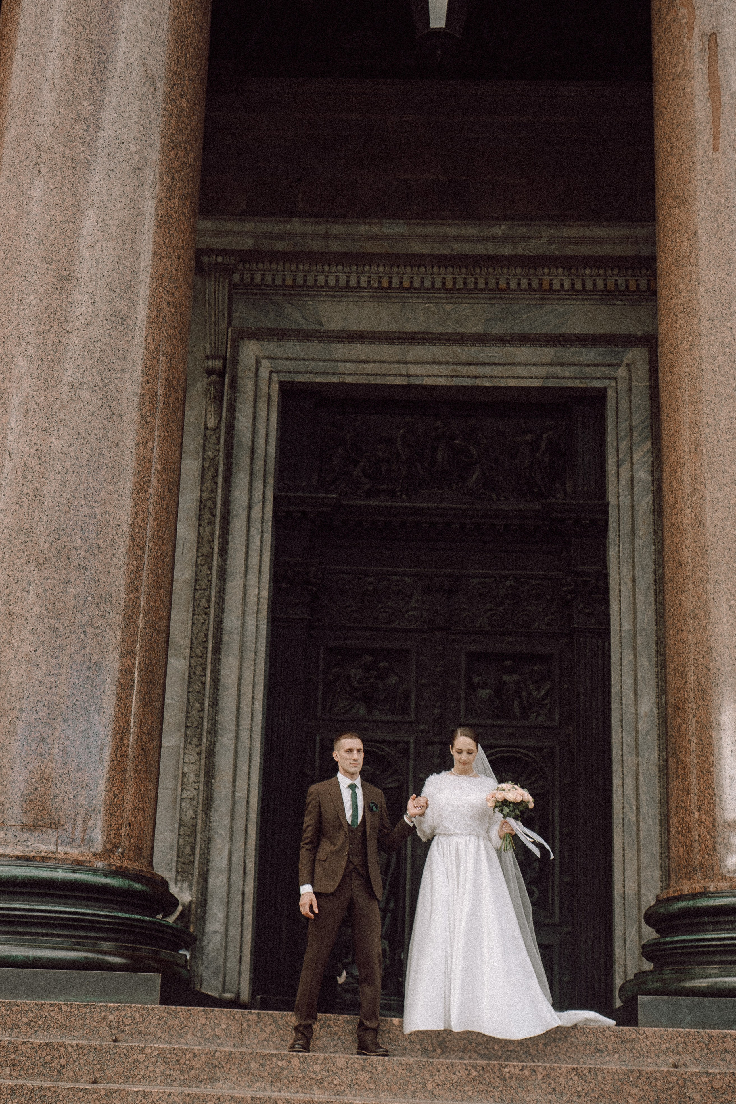 СВАДЕБНАЯ ПРОГУЛКА В САНТК-ПЕТЕРБУРГЕ (ИСАКИЕВСКИЙ СОБОР, ЗИМНЯЯ КАНАВКА, ЭРМИТАЖ И БОЛЬШАЯ МОРСКАЯ УЛИЦА). Профессиональный фотограф, Санкт-Петербург — Виктория Богомолова