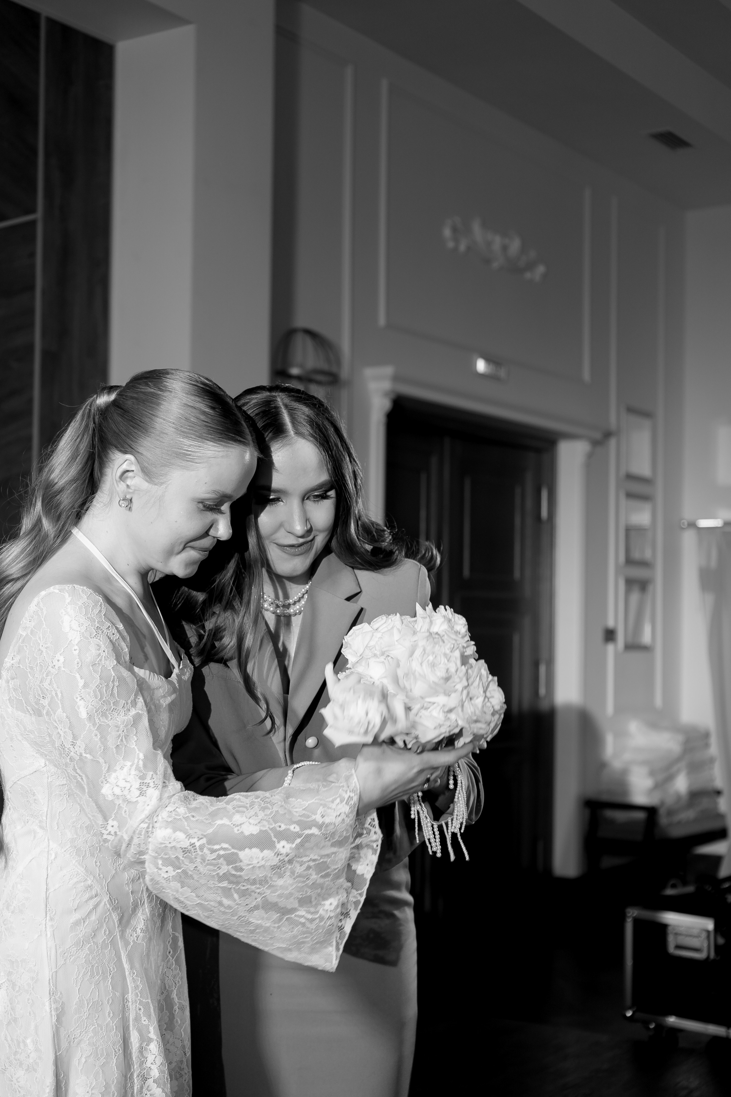 СВАДЕБНАЯ СЬЕМКА СБОРОВ В ОТЕЛЕ И ВЫЕЗД НА ЦЕРЕМОНИЮ (СНЯТО В СИБИРЕ В НИЖНЕВАРТОВСКЕ). Профессиональный фотограф, Санкт-Петербург — Виктория Богомолова