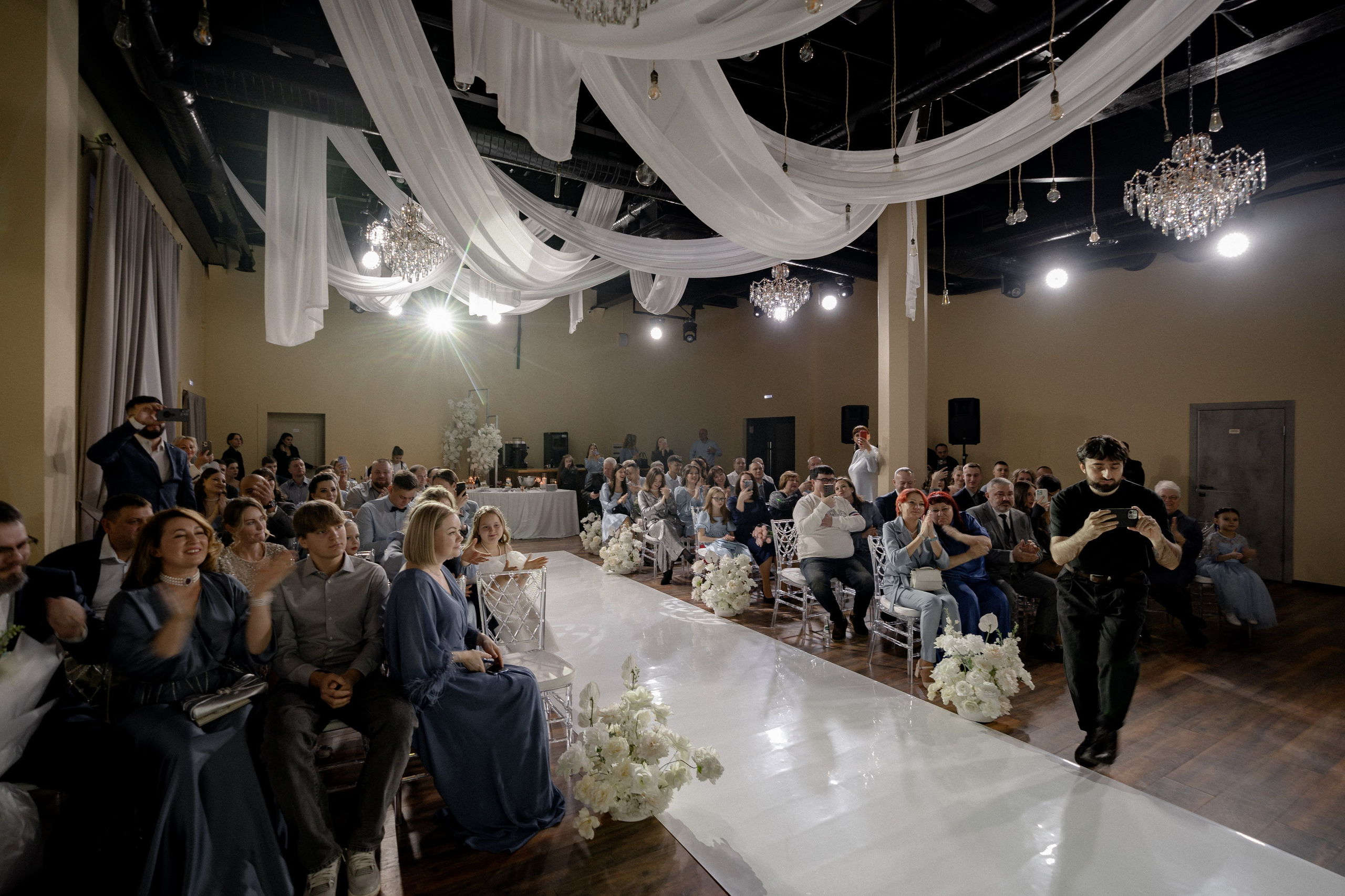 СВАДЕБНАЯ СЬЕМКА СБОРОВ В ОТЕЛЕ И ВЫЕЗД НА ЦЕРЕМОНИЮ (СНЯТО В СИБИРЕ В НИЖНЕВАРТОВСКЕ). Профессиональный фотограф, Санкт-Петербург — Виктория Богомолова