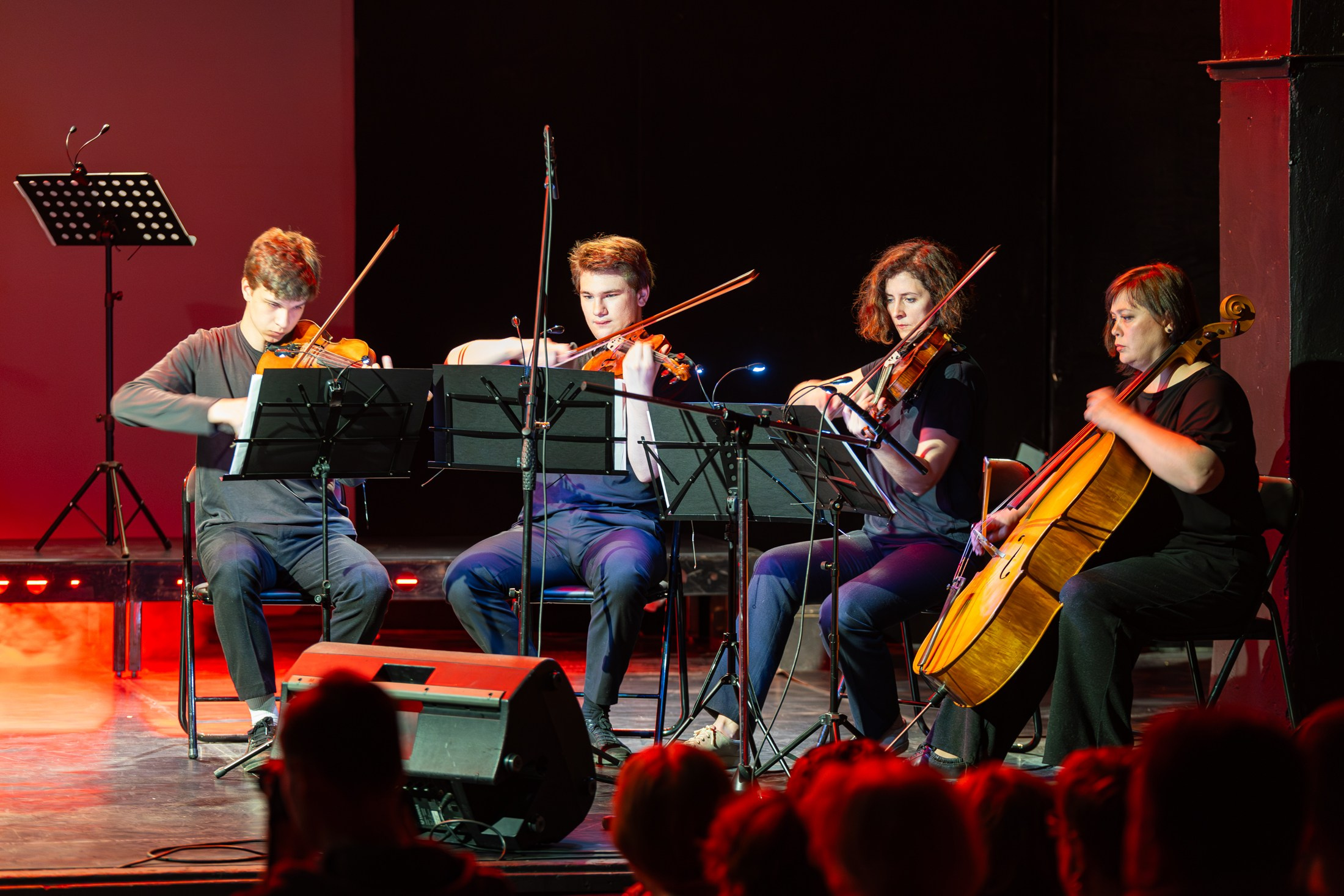 Театр Старый дом «И снова май». Фотограф Александр Поздняков  Новосибирск