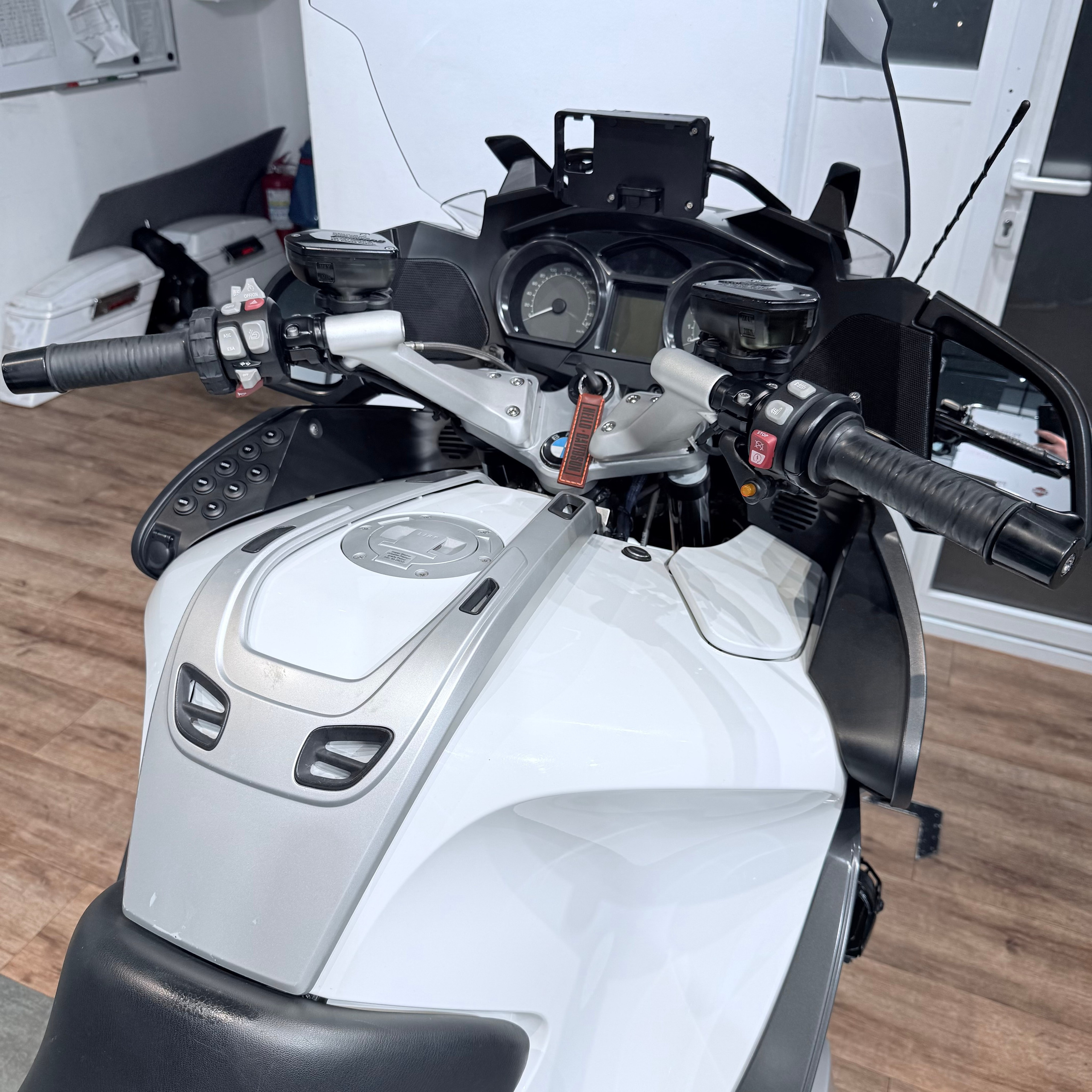 2011 ВМW R1200RТ Alpine White. Hello Davidson, Москва. Только хорошие мотоциклы…