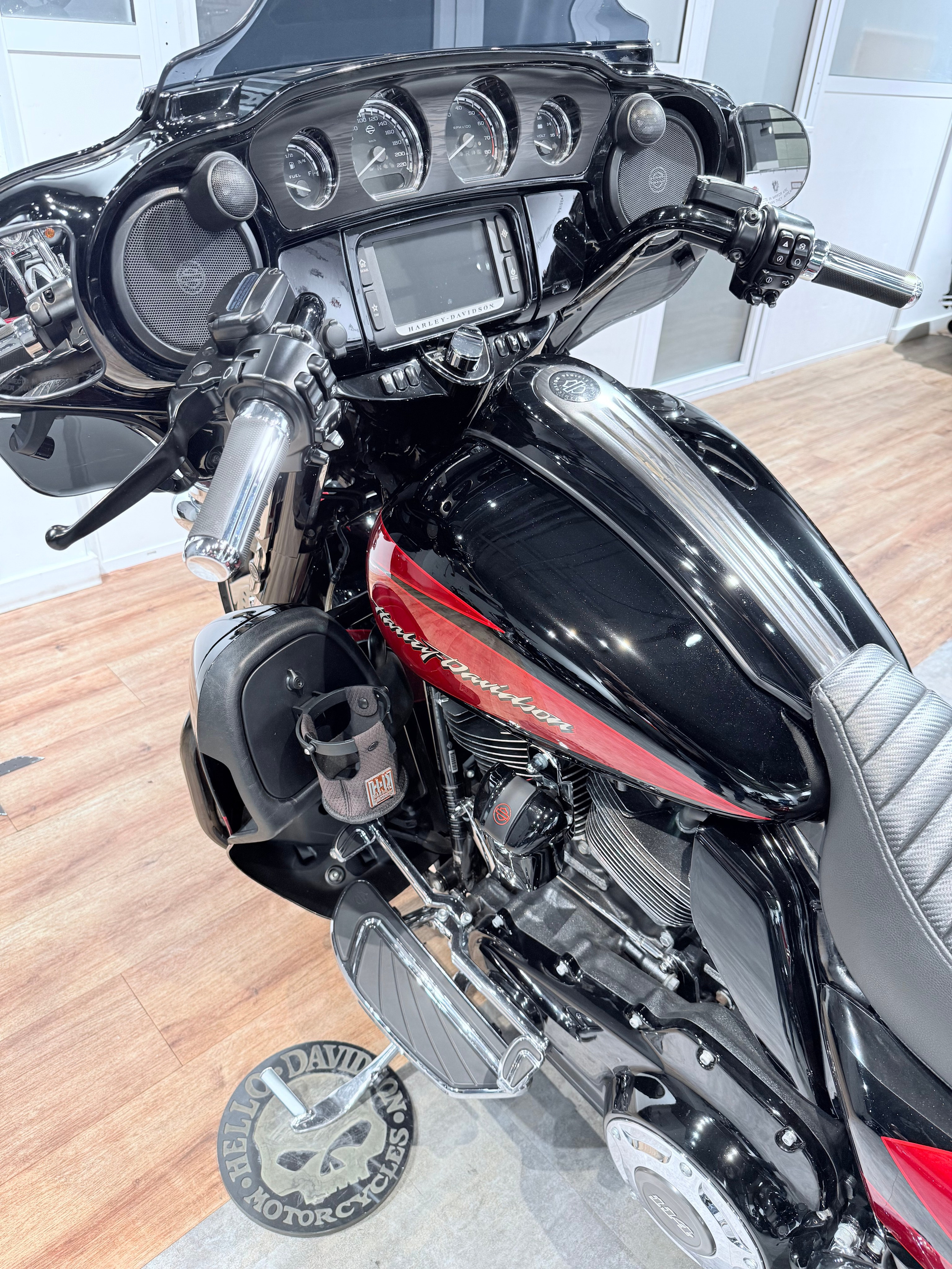 114 CVO Street Glide Special. Hello Davidson, Москва. Только хорошие мотоциклы…