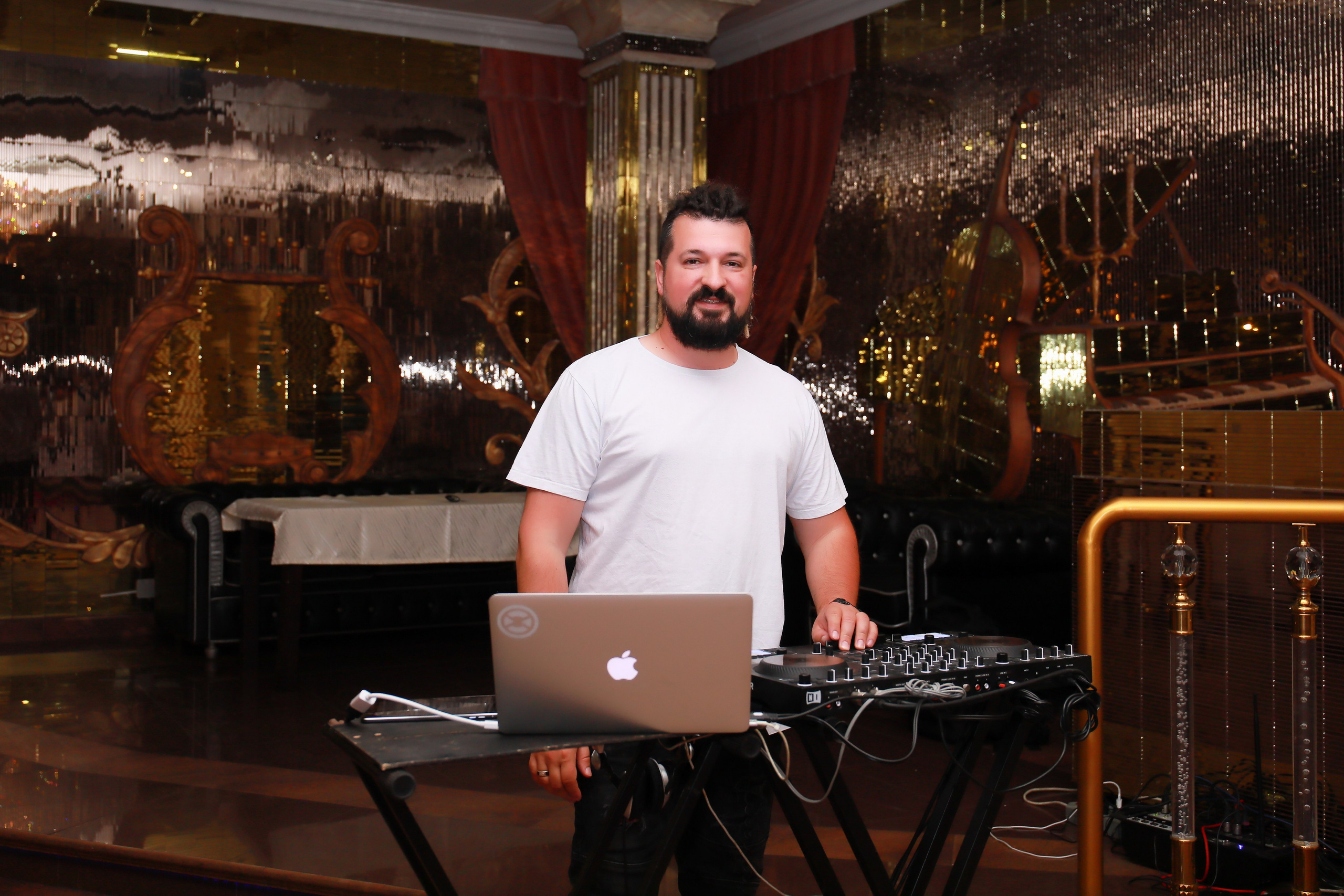 Champagne, банкетный зал. Детский семейный фотограф Краснодар