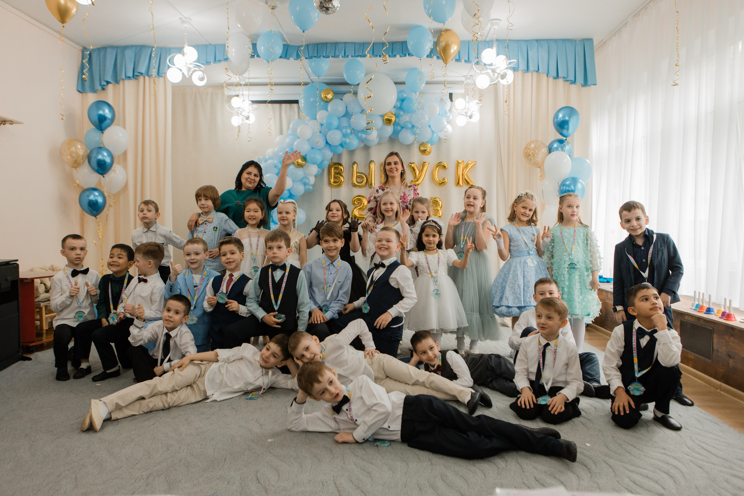 Фотосъемка выпускного в детском саду. Видеосъемка и фотосъемка свадеб. Фотограф и оператор на свадьбу. Видеосъемка подкастов, собственная видео-фотостудии. Предметная фотосъемка