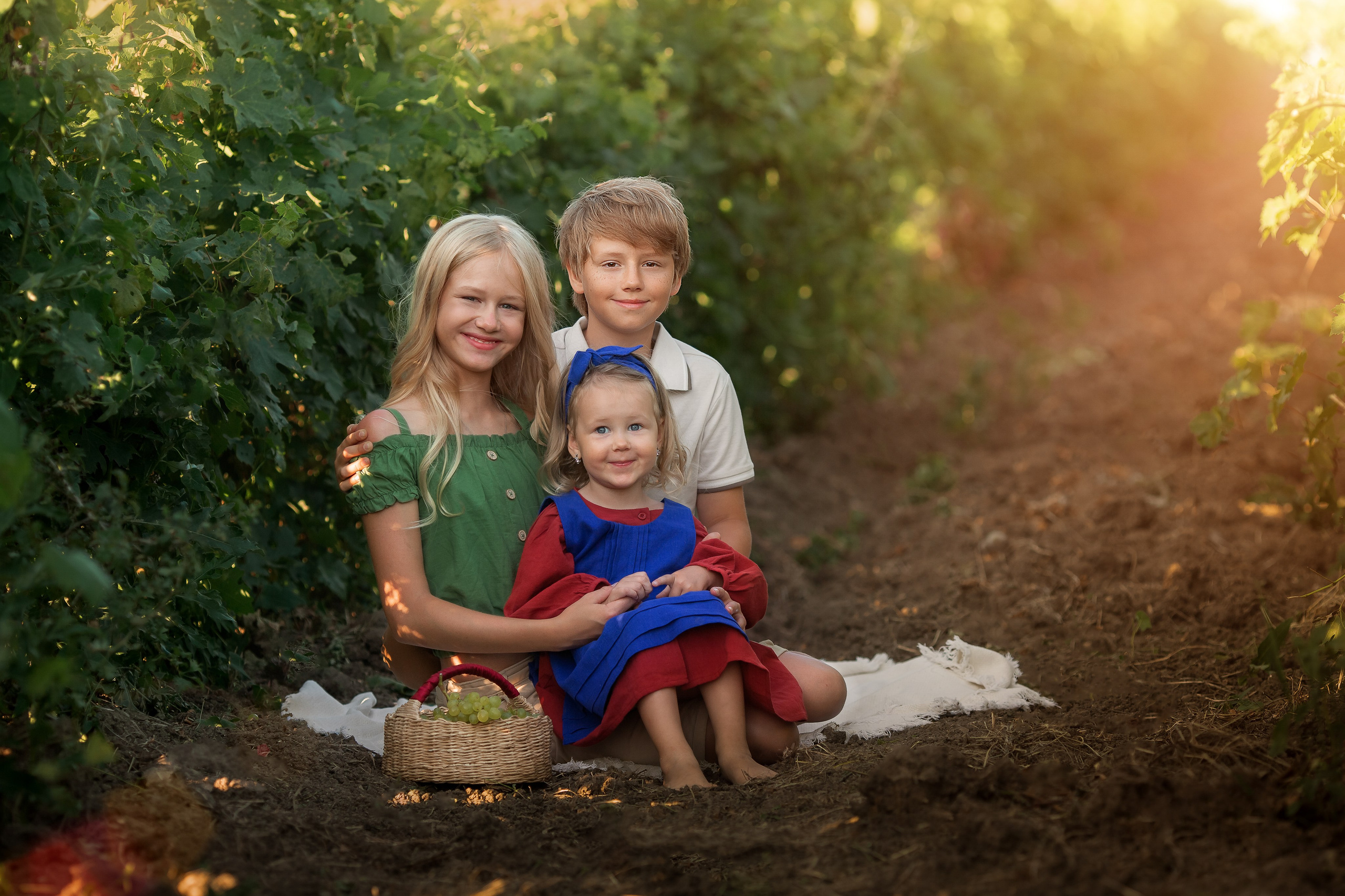 Семейная фотосессия в виноградниках. Анапа. Семейный и детский фотограф в Краснодарском крае Натали Фищенко