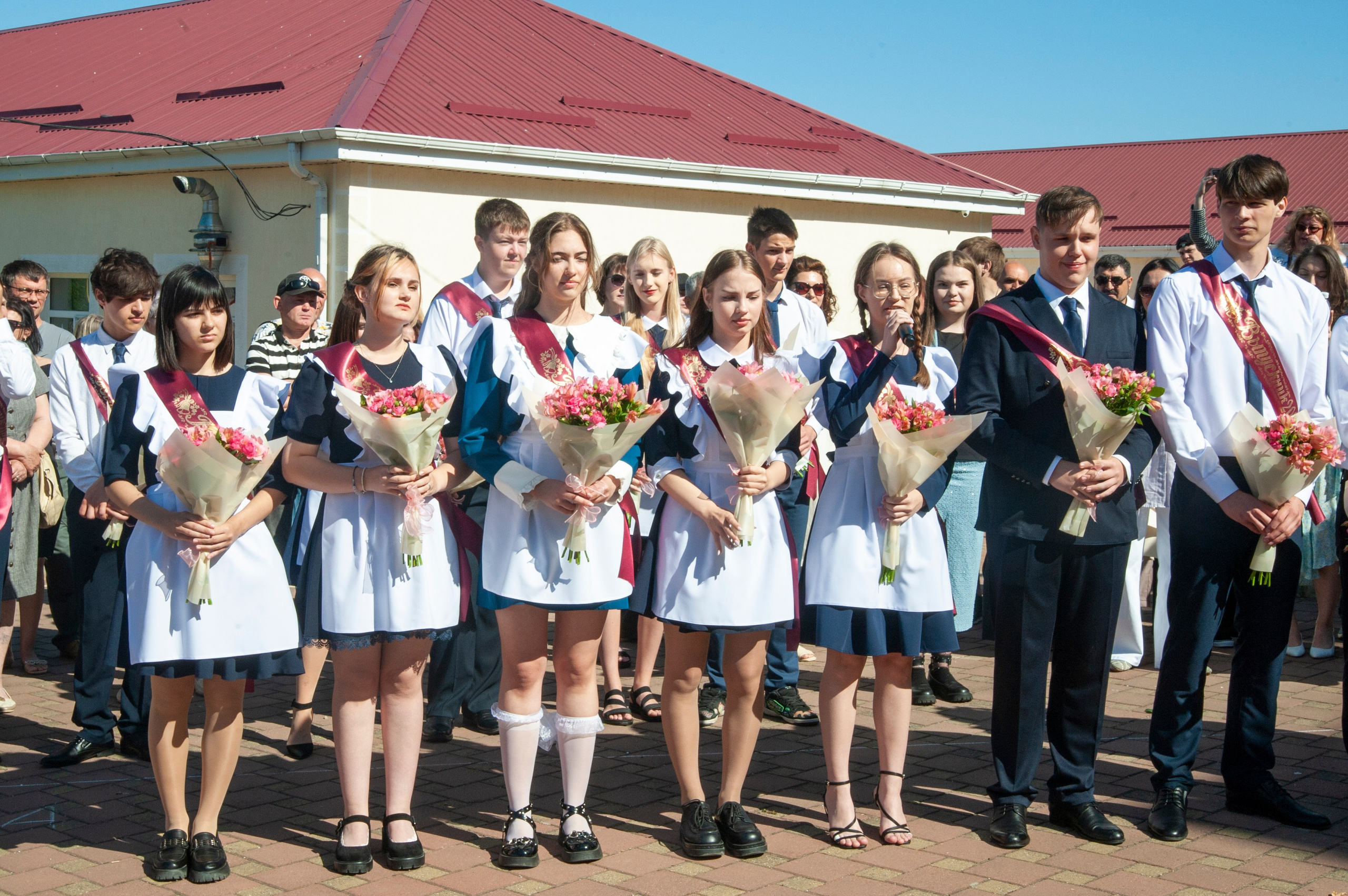 Последний Звонок МАОУ СОШ № 17 им. Эдуарда Есаяна — Архипо-Осиповка. Свадебный и семейный фотограф Денис Лукьянов в Краснодаре, Краснодарском крае и Республике Крым