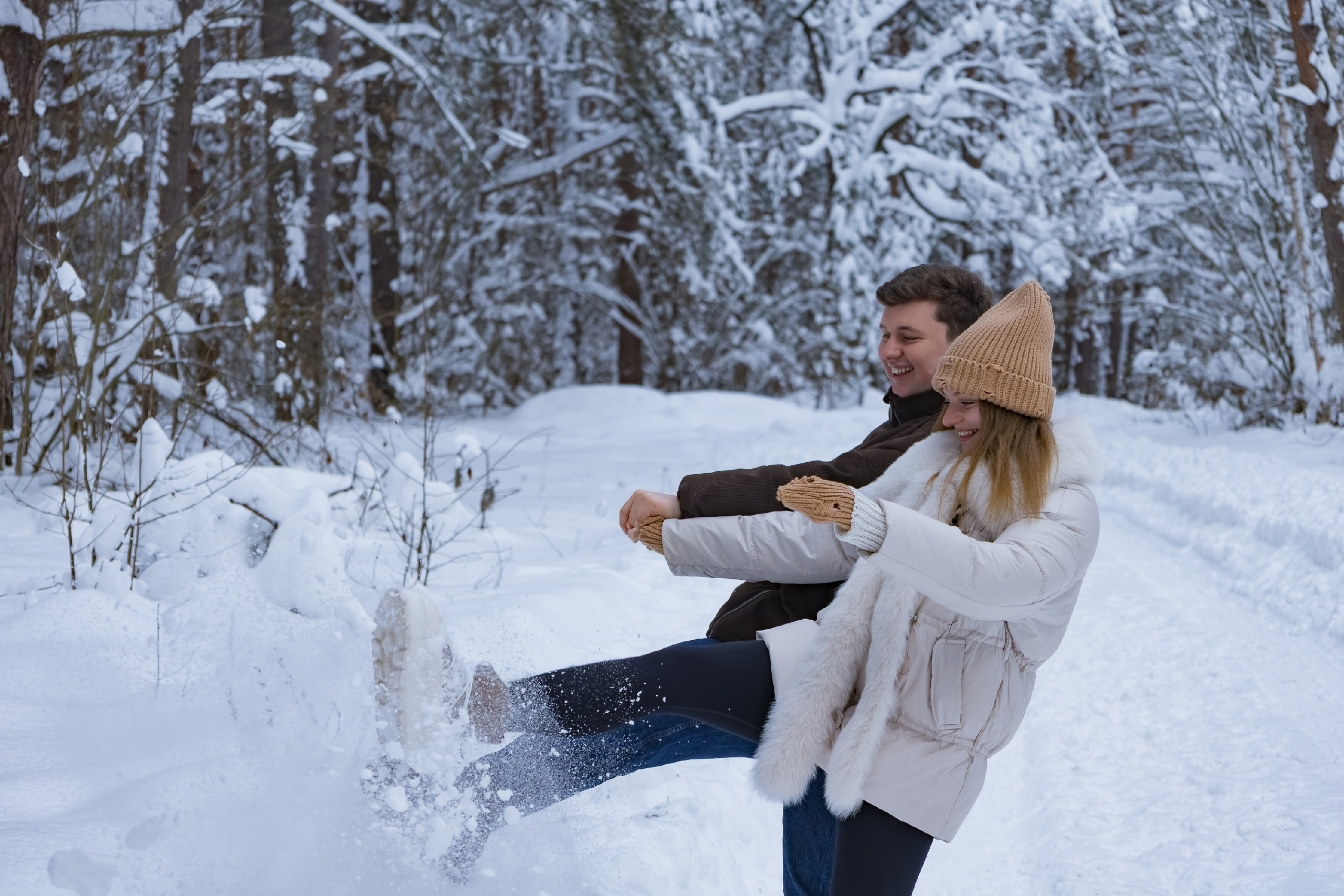 Love Story,Фотосессия,Пара,Влюблённая пара,Зимний лес,Любовь,смех,радость,нежность,поцелуй,поцелуи