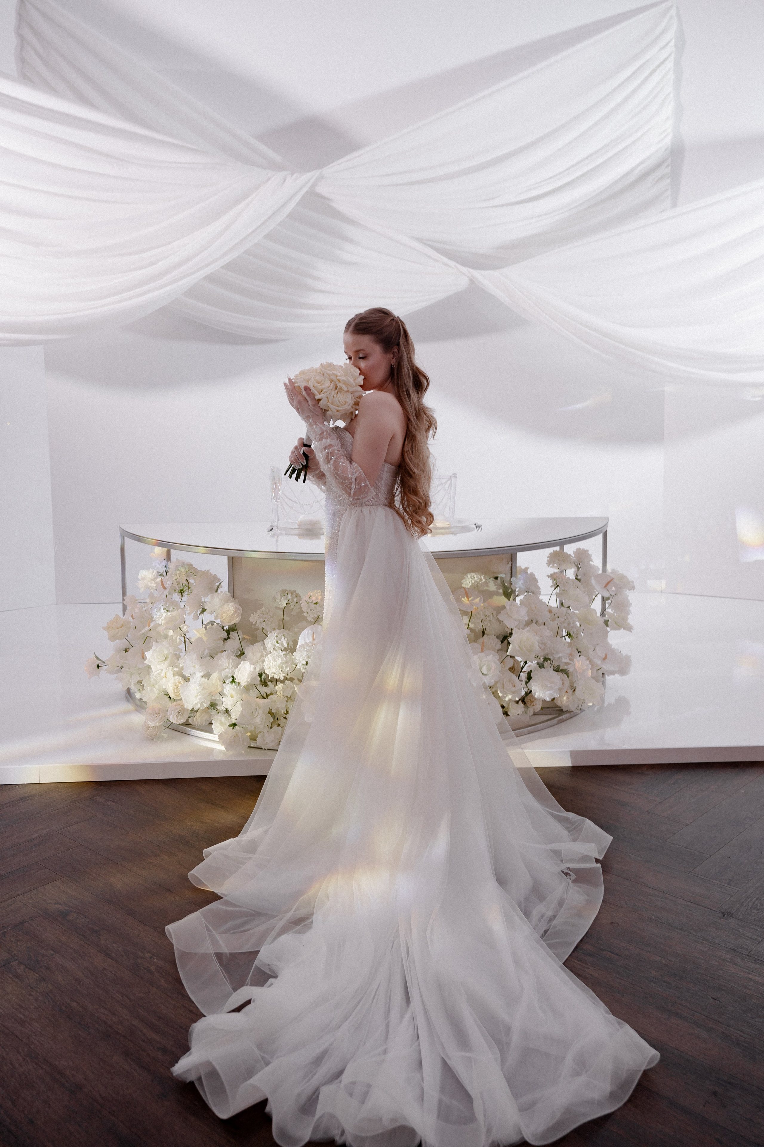 СВАДЕБНАЯ СЬЕМКА СБОРОВ В ОТЕЛЕ И ВЫЕЗД НА ЦЕРЕМОНИЮ (СНЯТО В СИБИРЕ В НИЖНЕВАРТОВСКЕ). Профессиональный фотограф, Санкт-Петербург — Виктория Богомолова