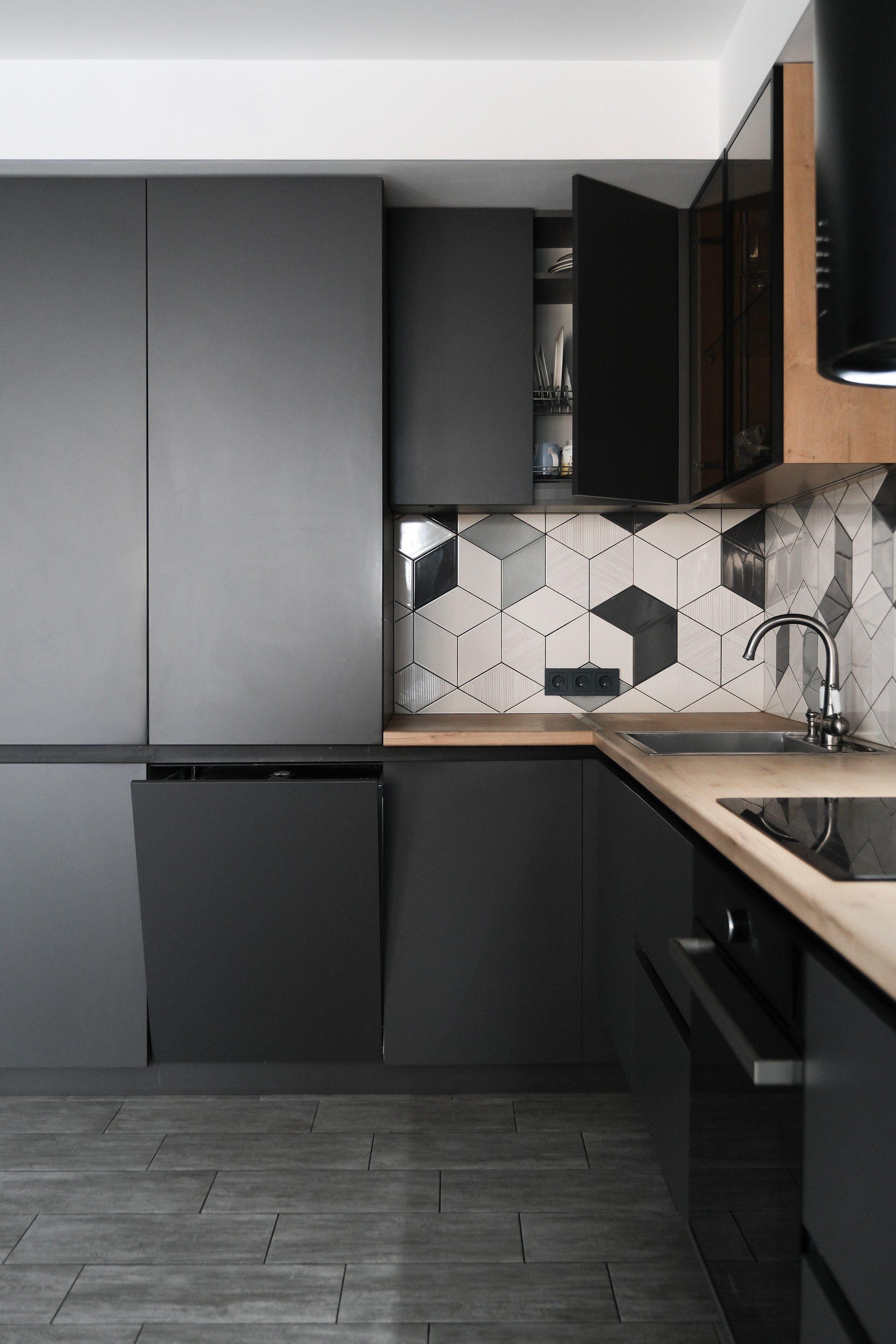 Кухня в Томске на заказ в Академгородке Таунхаус. Мебель на заказ. ГУДРУМ — Мебель на заказ в Томске | Кухни | Шкафы | Стулья и Столы